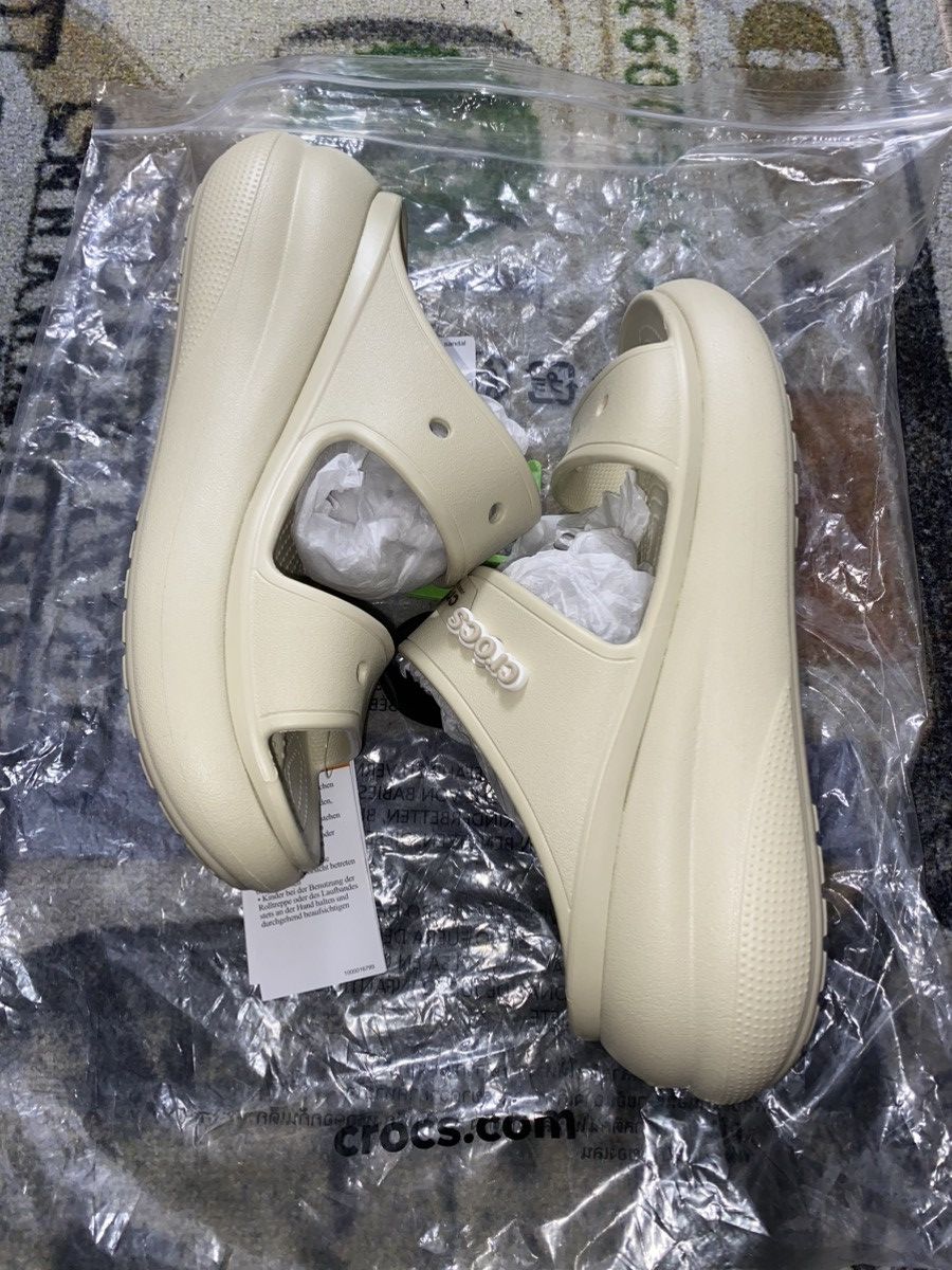 Crocs CROCS Beige Crush Sandals Size US 13 / EU 46 - 4 Thumbnail