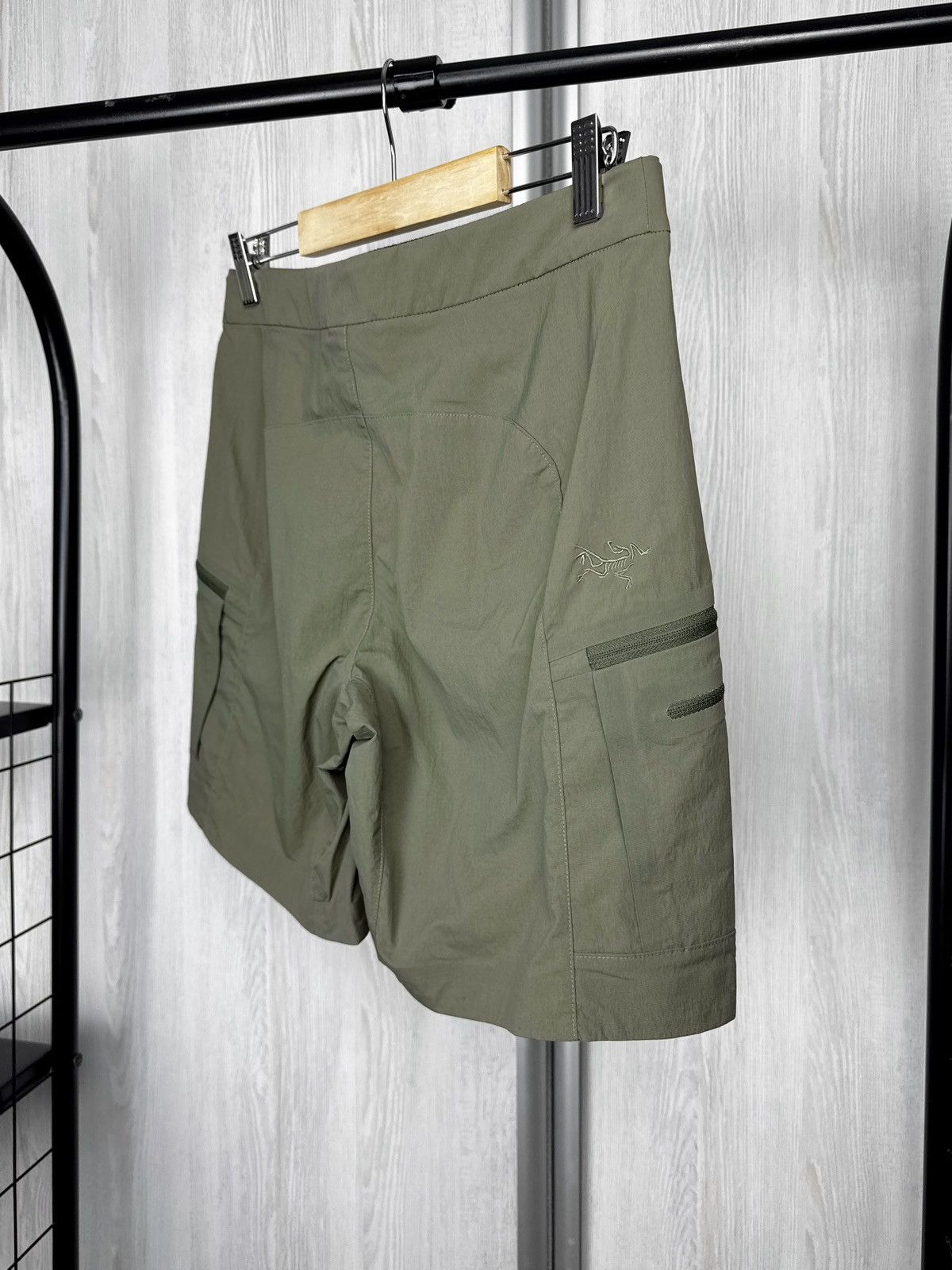 Arc'teryx Arc’teryx khaki green vintage 00s hiking women’s shorts 29 Size 29" - 7 Thumbnail