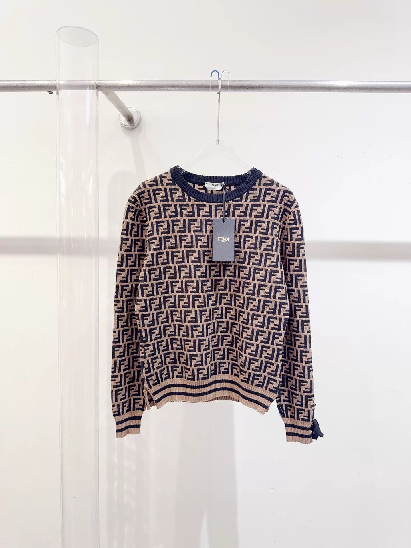 Fendi Fendi Women's New With Tags Top 44 Size M / US 6-8 / IT 42-44 - 1 Thumbnail