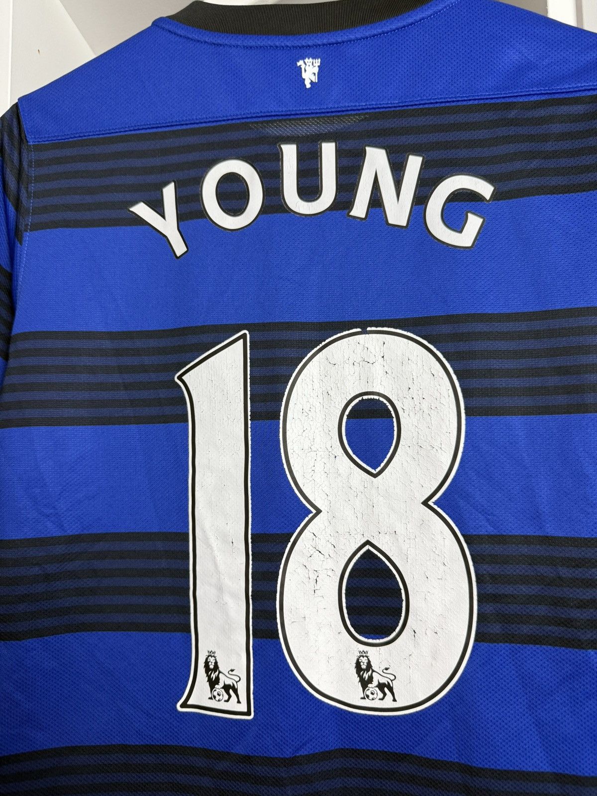 Nike Nike Manchester United 12/13 Young away football jersey Size US S / EU 44-46 / 1 - 8 Thumbnail