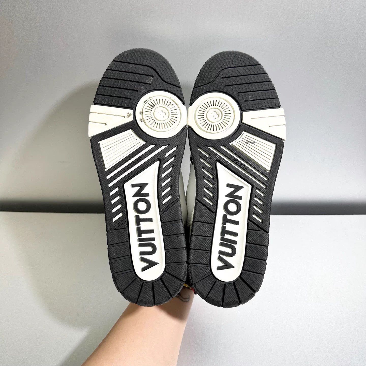 Louis Vuitton LV Black & White Velcro 5/39 Worn Once Size US 6 / EU 39 - 7 Thumbnail