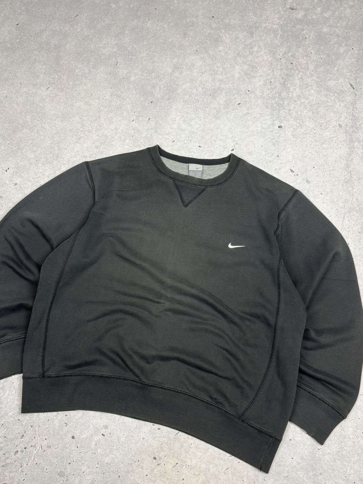 Nike Vintage Nike Small Swoosh Faded Sweatshirt Size US L / EU 52-54 / 3 - 3 Thumbnail