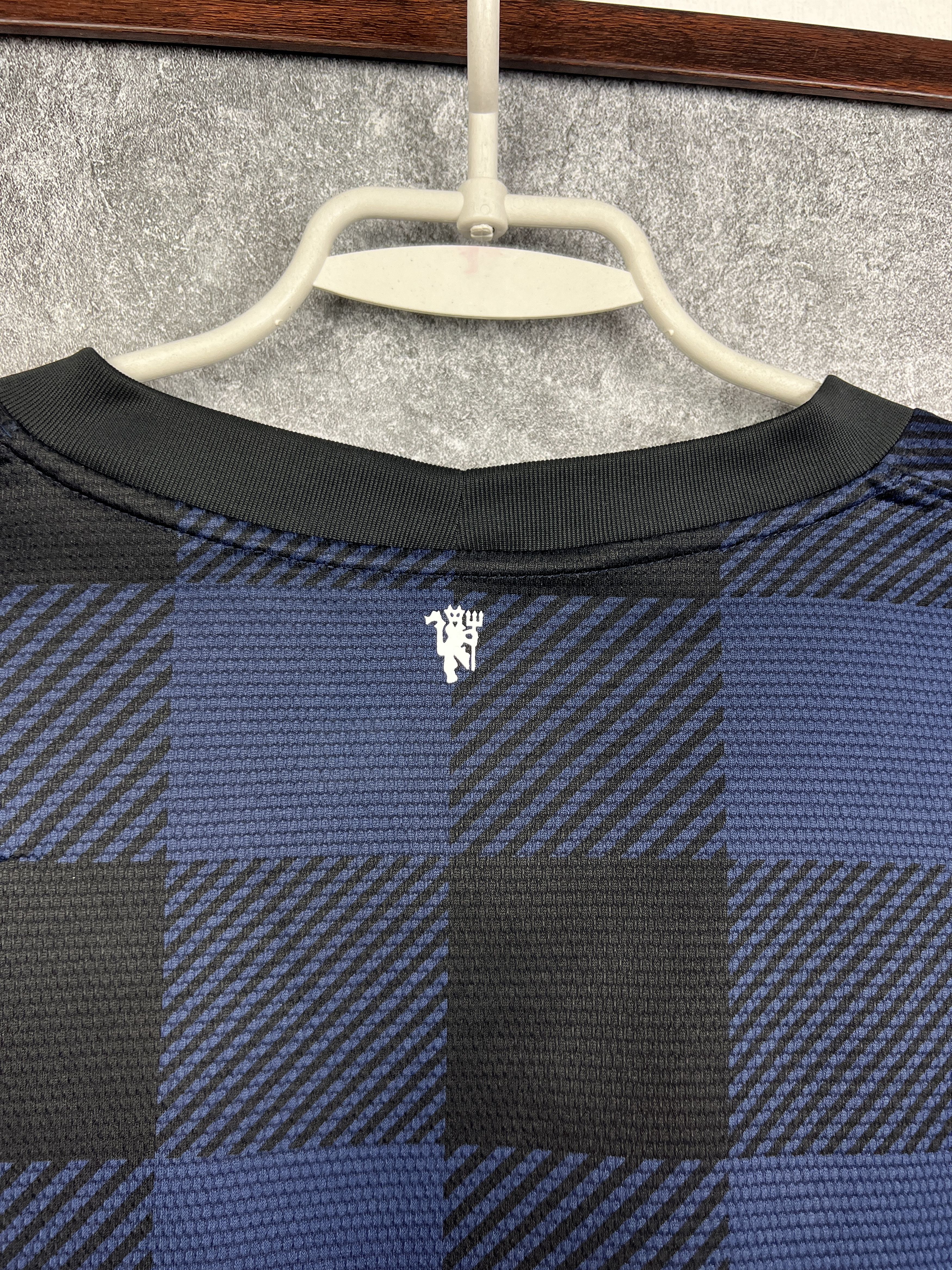 Nike Manchester United football shirt Soccer Long Sleeve Jersey Size US XXL / EU 58 / 5 - 11 Thumbnail
