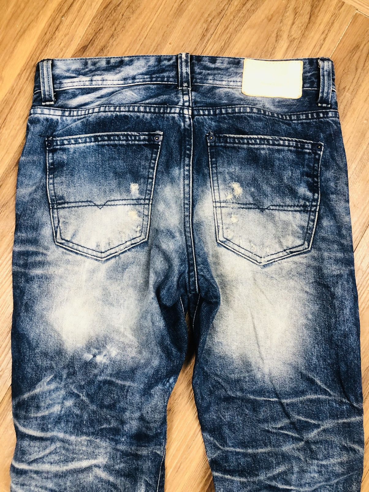 Black Label A.V.H. Company BLACK LABEL Distressed Jeans (38) Size US 31 - 14 Thumbnail