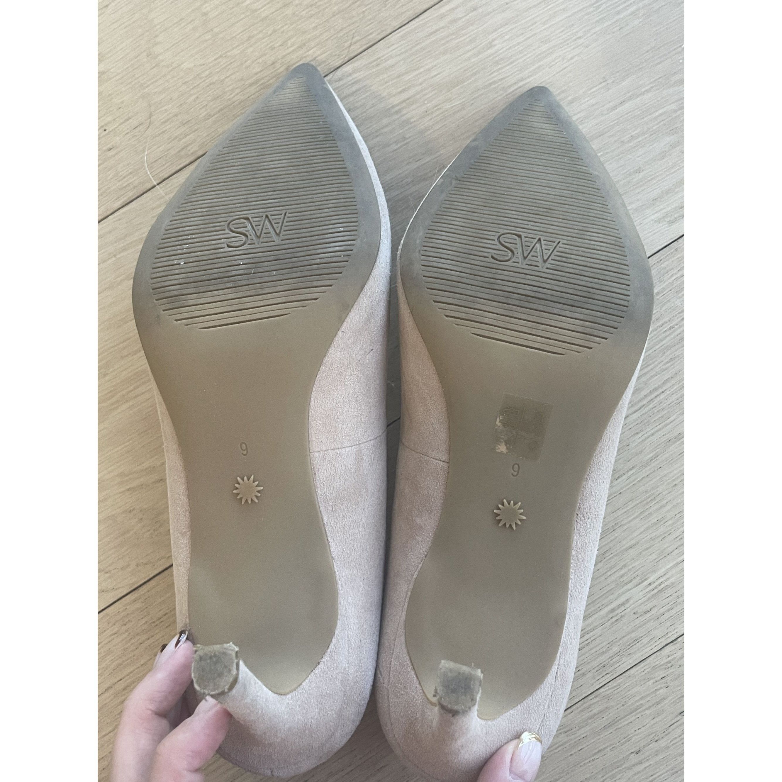 Stuart Weitzman Stuart Weitzman Beige Suede Pointed Toe Heels Size 8.5 Size US 6 / IT 36 - 11 Thumbnail