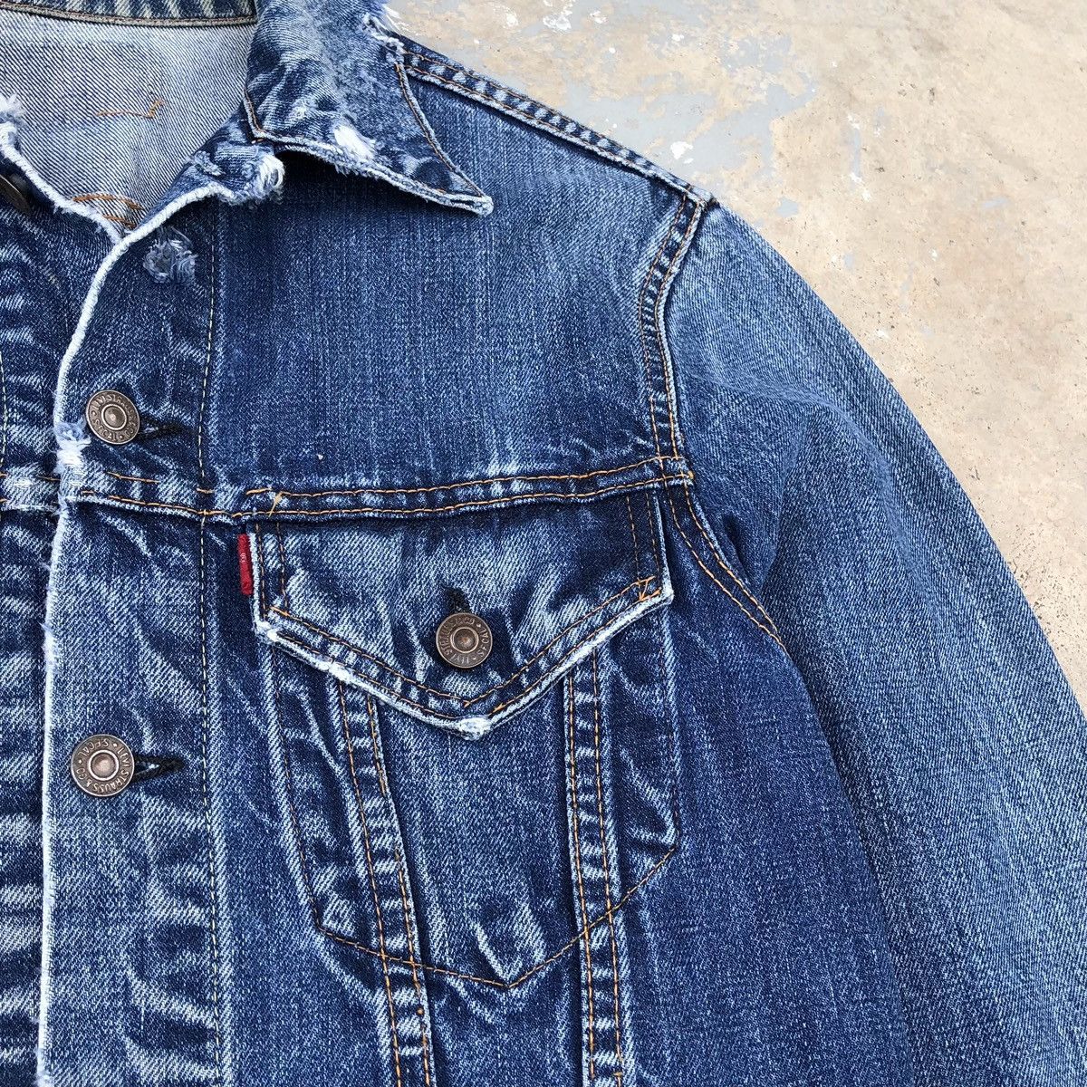 Levi's Vintage 70s Levis 505 BIG E Distressed Trucker Jacket Size US S / EU 44-46 / 1 - 10 Thumbnail