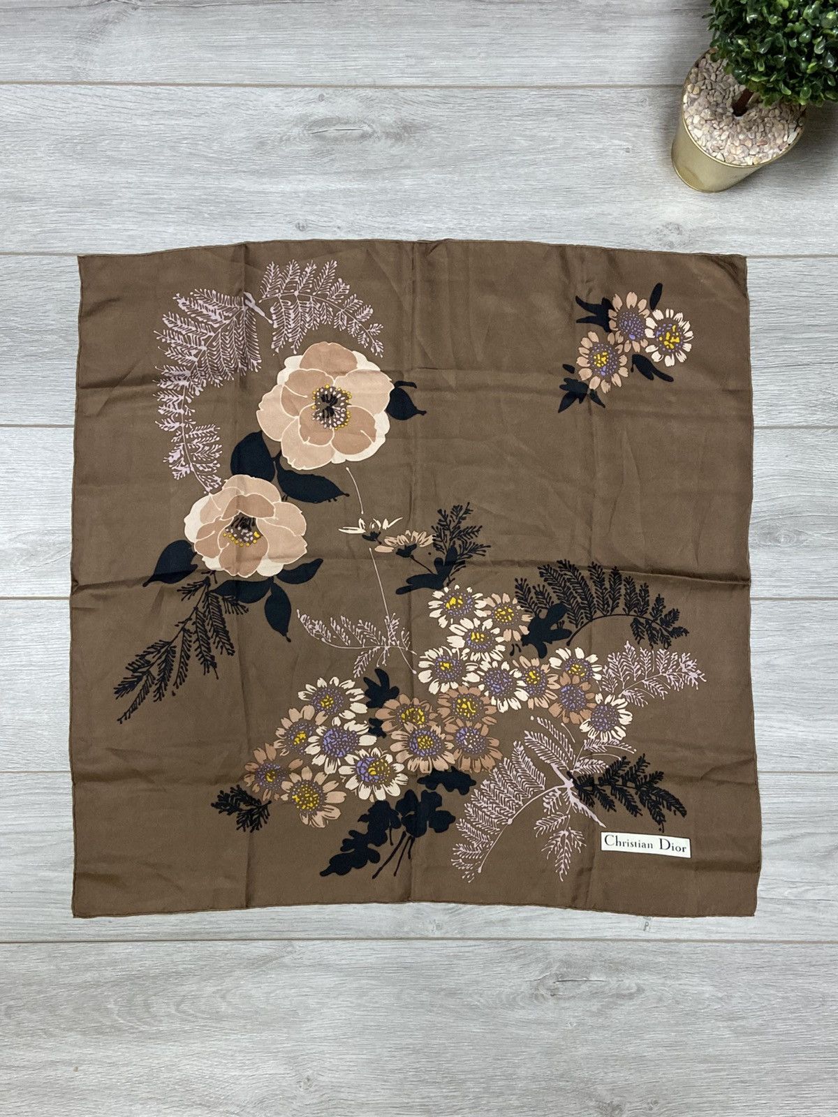 Christian Dior Monsieur Christian Dior flowers 💐 vintage silk floral France scarf Size ONE SIZE - 1 Thumbnail