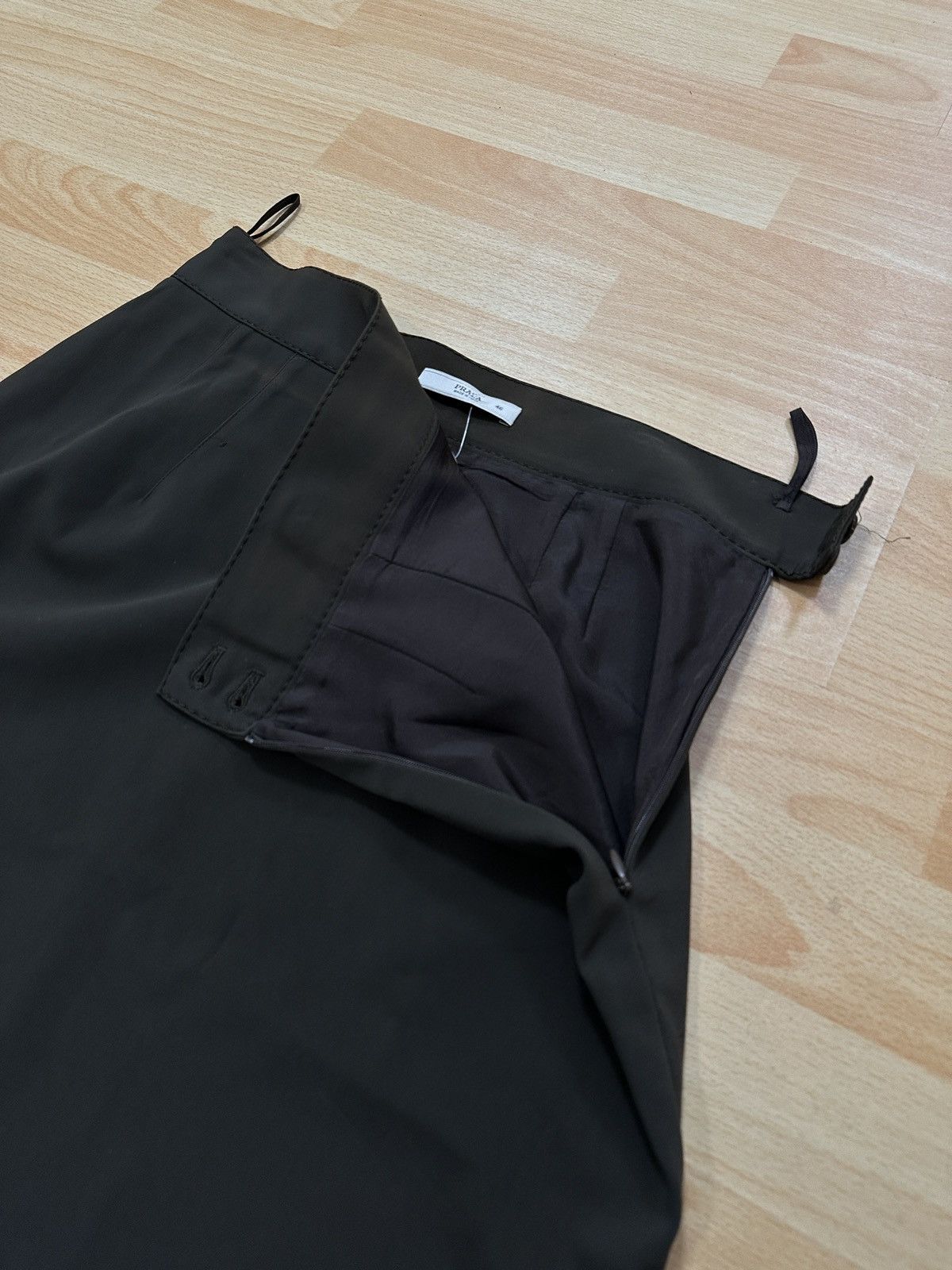 Prada Vintage 90s Prada Skirt Midi Zip Olive Made in Italy Fade Size 34" / US 12 / IT 48 - 4 Thumbnail