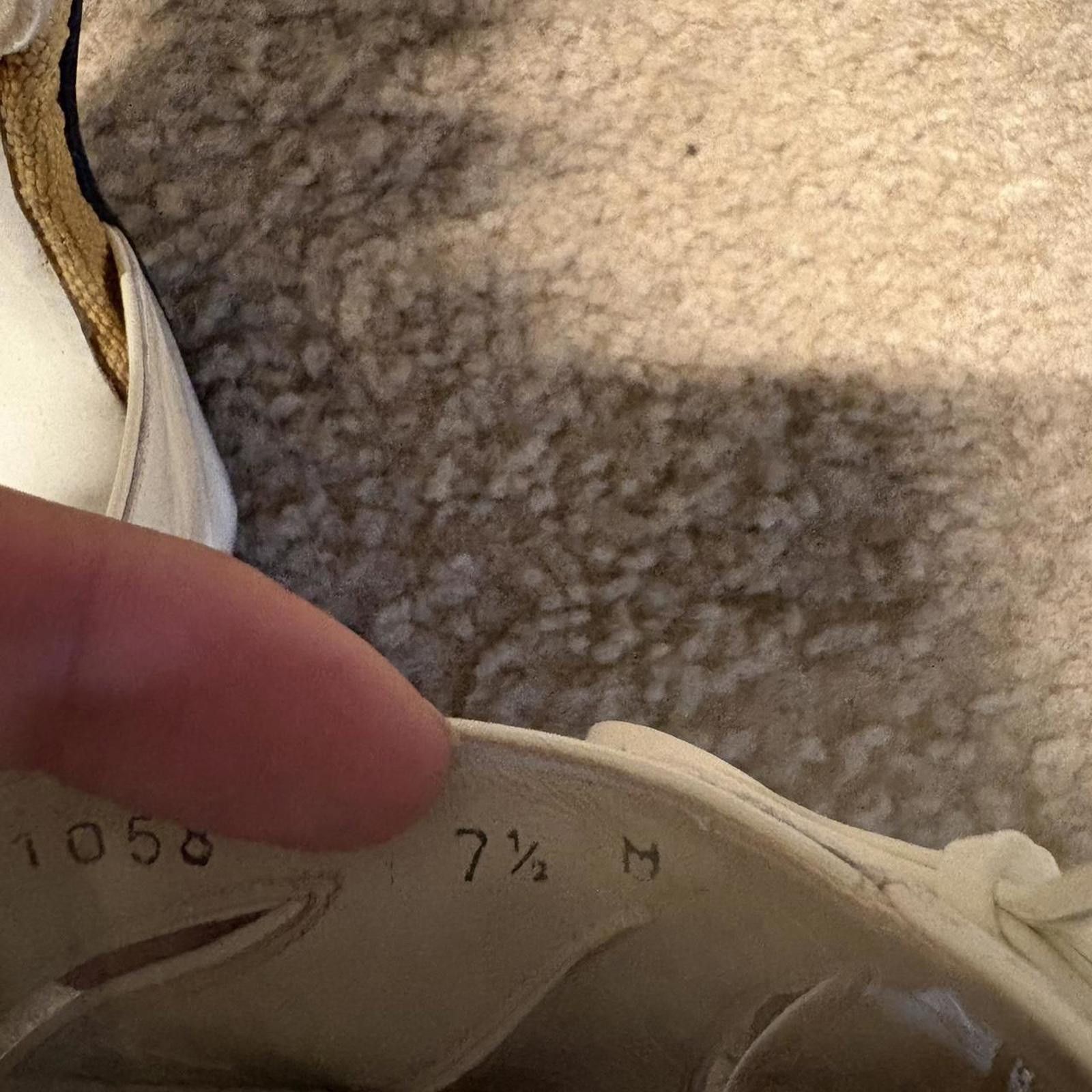 Stuart Weitzman Stuart Weitzman Women's Cream and White Sandal Size US 7.5 / IT 37.5 - 3 Thumbnail