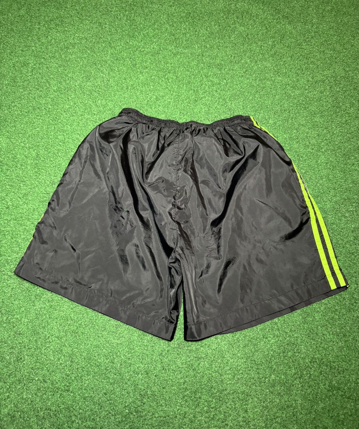 Adidas Adidas Shorts Large Vintage 90s Pockets Black 9” Drawstring Size US 29 - 2 Thumbnail