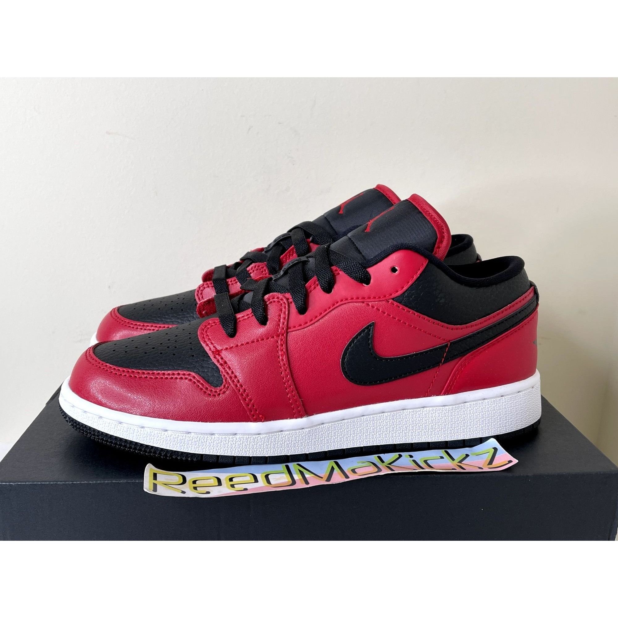 Jordan Brand Jordan 1 Low Reverse Bred Gym Red GS 6Y Size US 6 / EU 39 - 1 Thumbnail