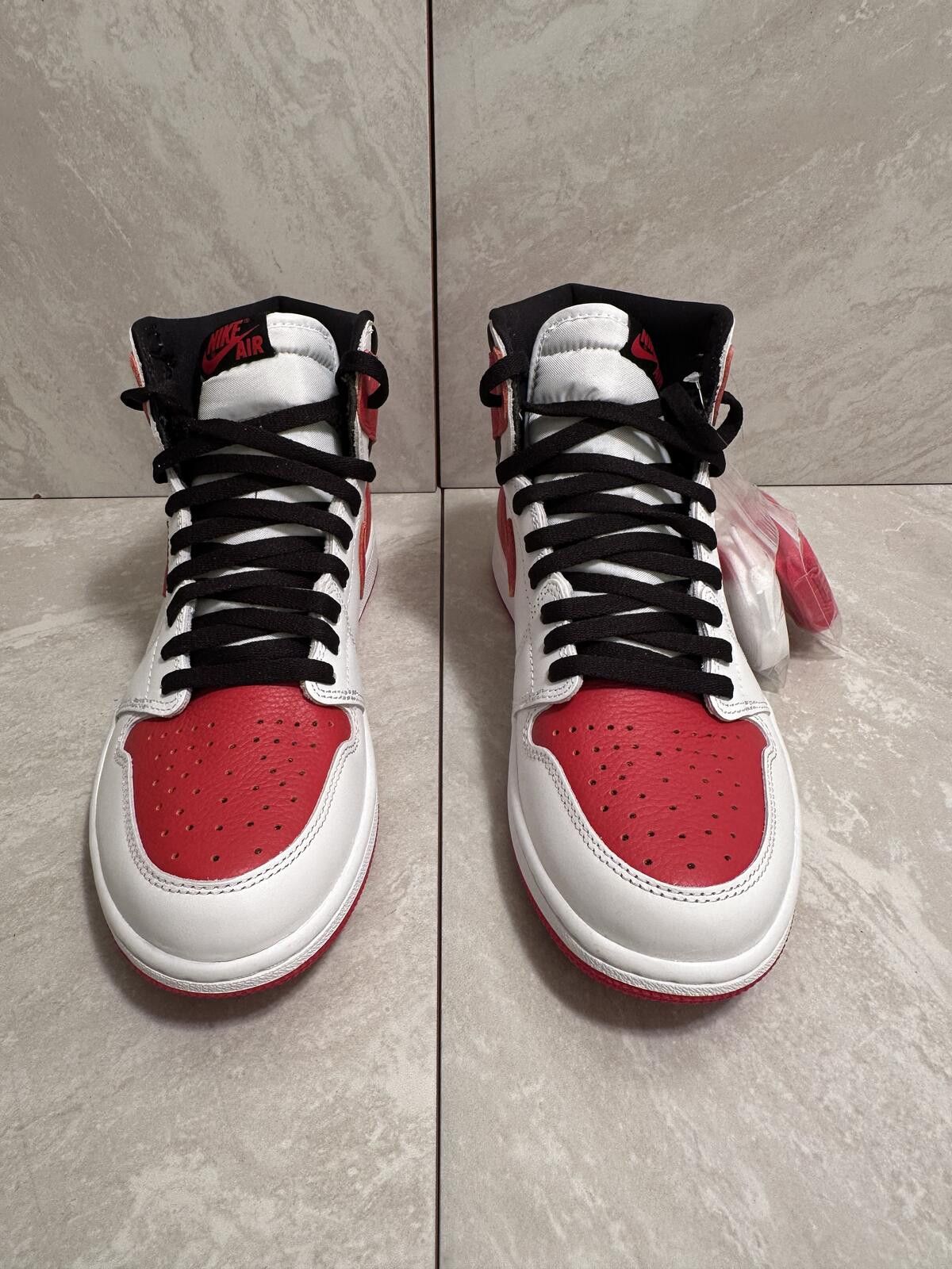 Jordan Brand Nike Air Jordan 1 Retro High OG Heritage Chicago sneakers 9 Size US 9 / EU 42 - 1 Thumbnail