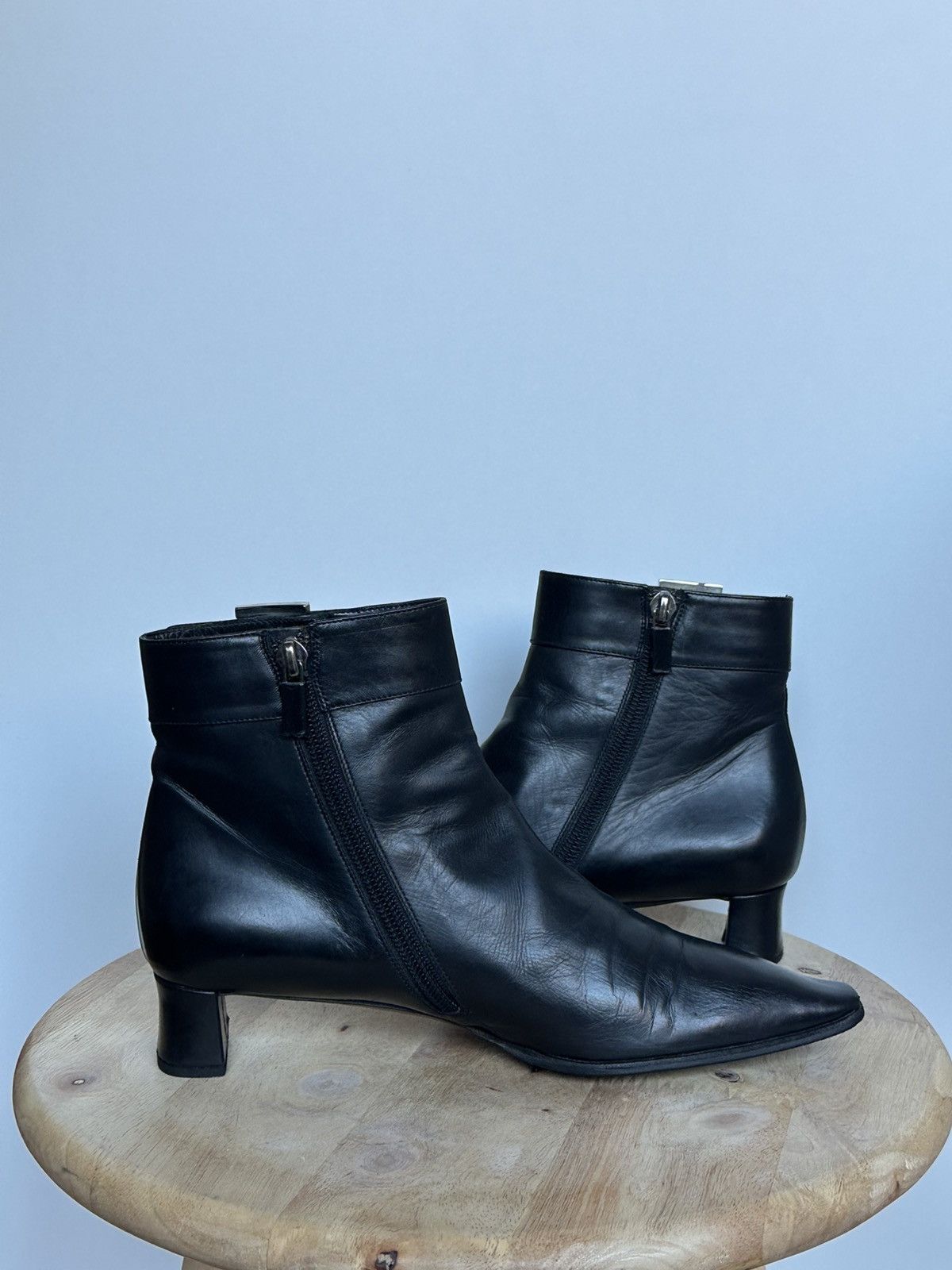 Louis Vuitton Louis Vuitton Black Leather Ankle Boots with Metal LV Buckle Size US 5 / IT 35 - 6 Thumbnail