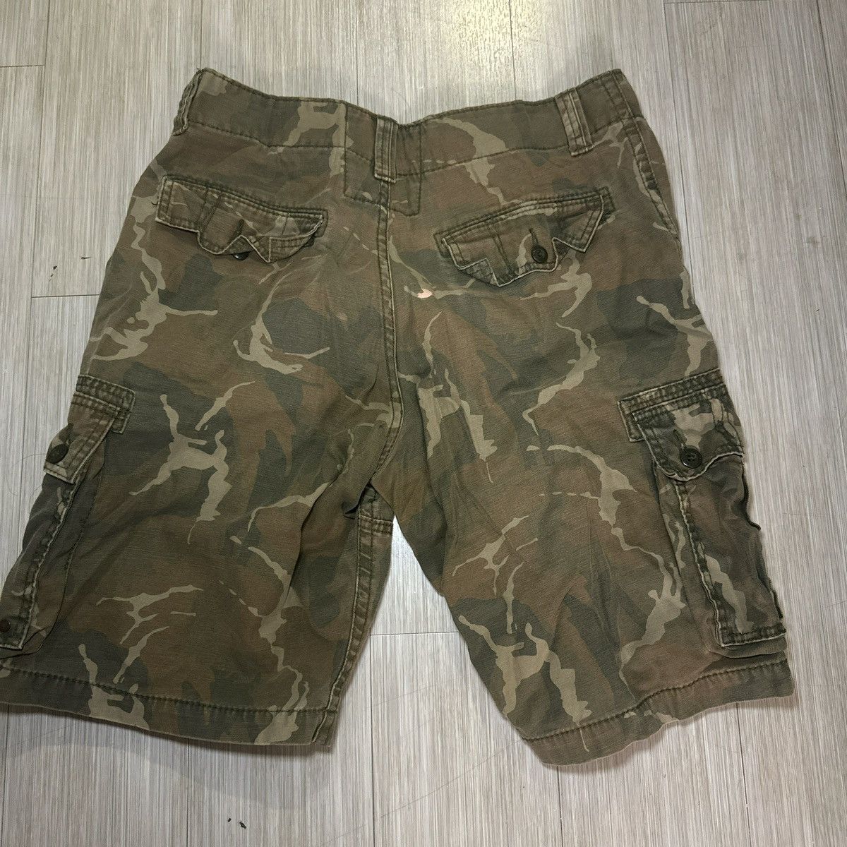 Levi's × Levi's Vintage Clothing Vintage Levi Cargo camo shorts Size US 31 - 2 Thumbnail