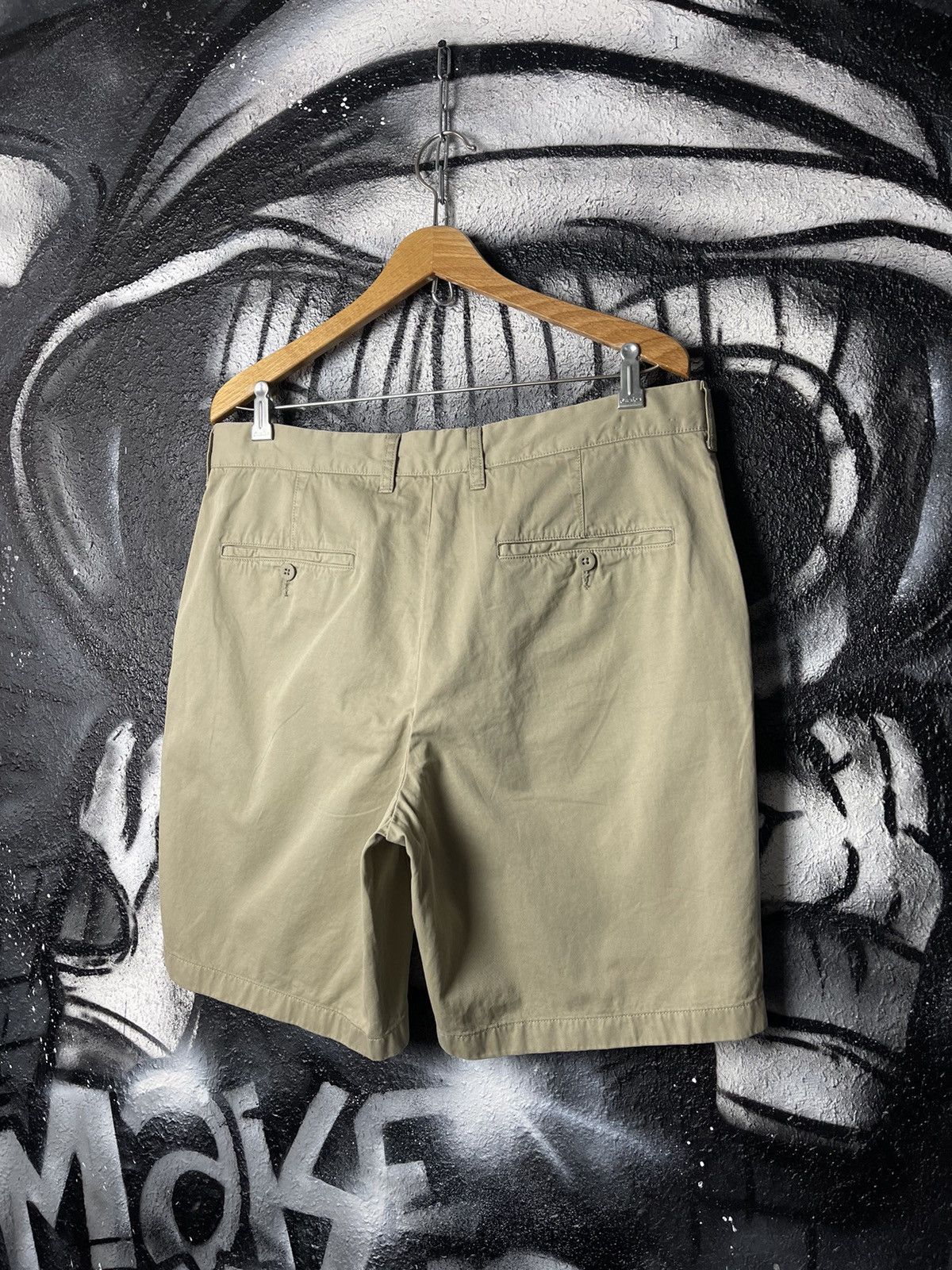 Uniqlo Uniqlo Beige Cotton Chino Shorts Men’s Size Large Size US 34 / EU 50 - 2 Thumbnail