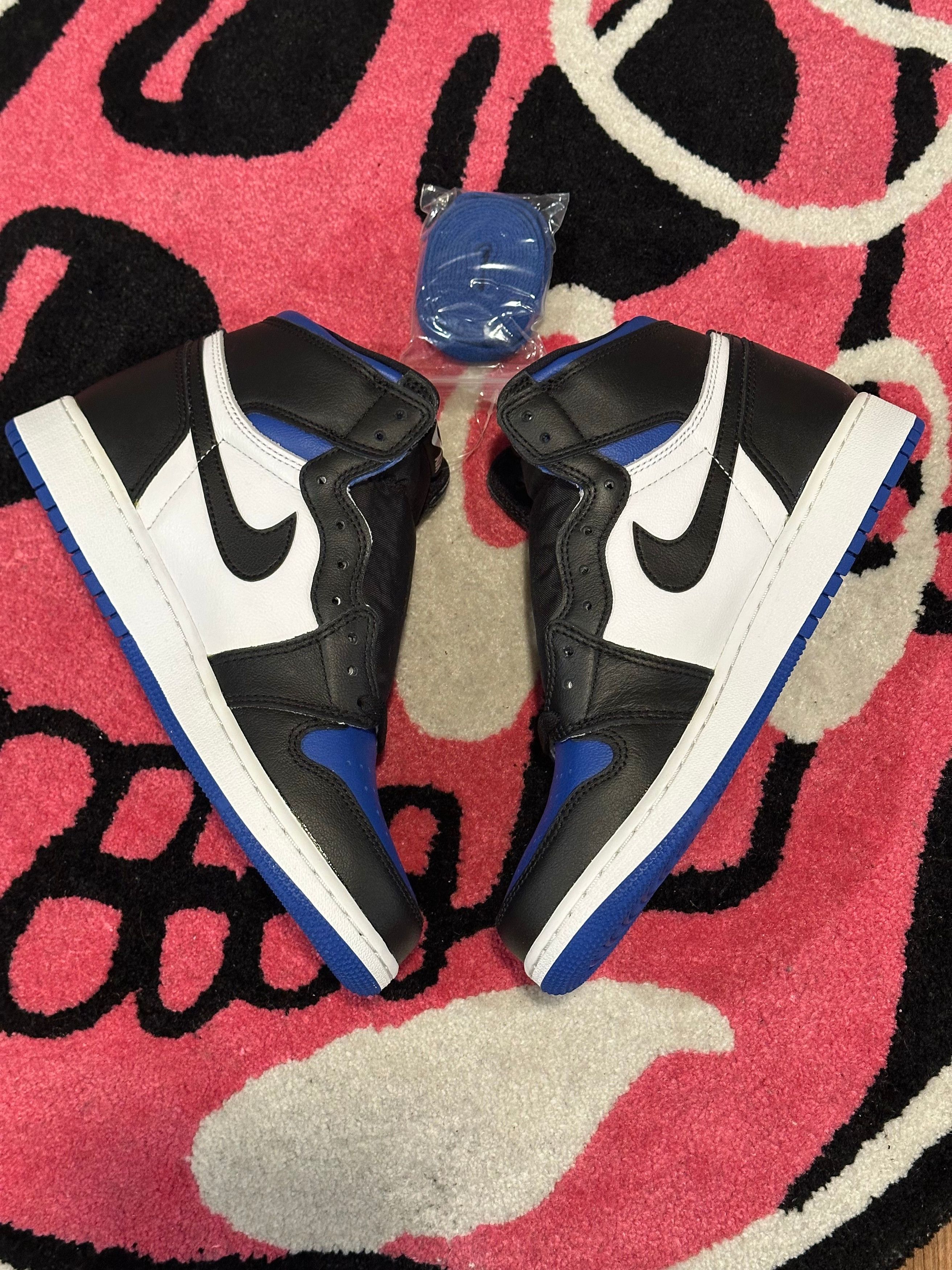 Jordan Brand × Nike Jordan 1 Retro High Royal Toe 6 (GS) Size US 6 / EU 39 - 4 Thumbnail