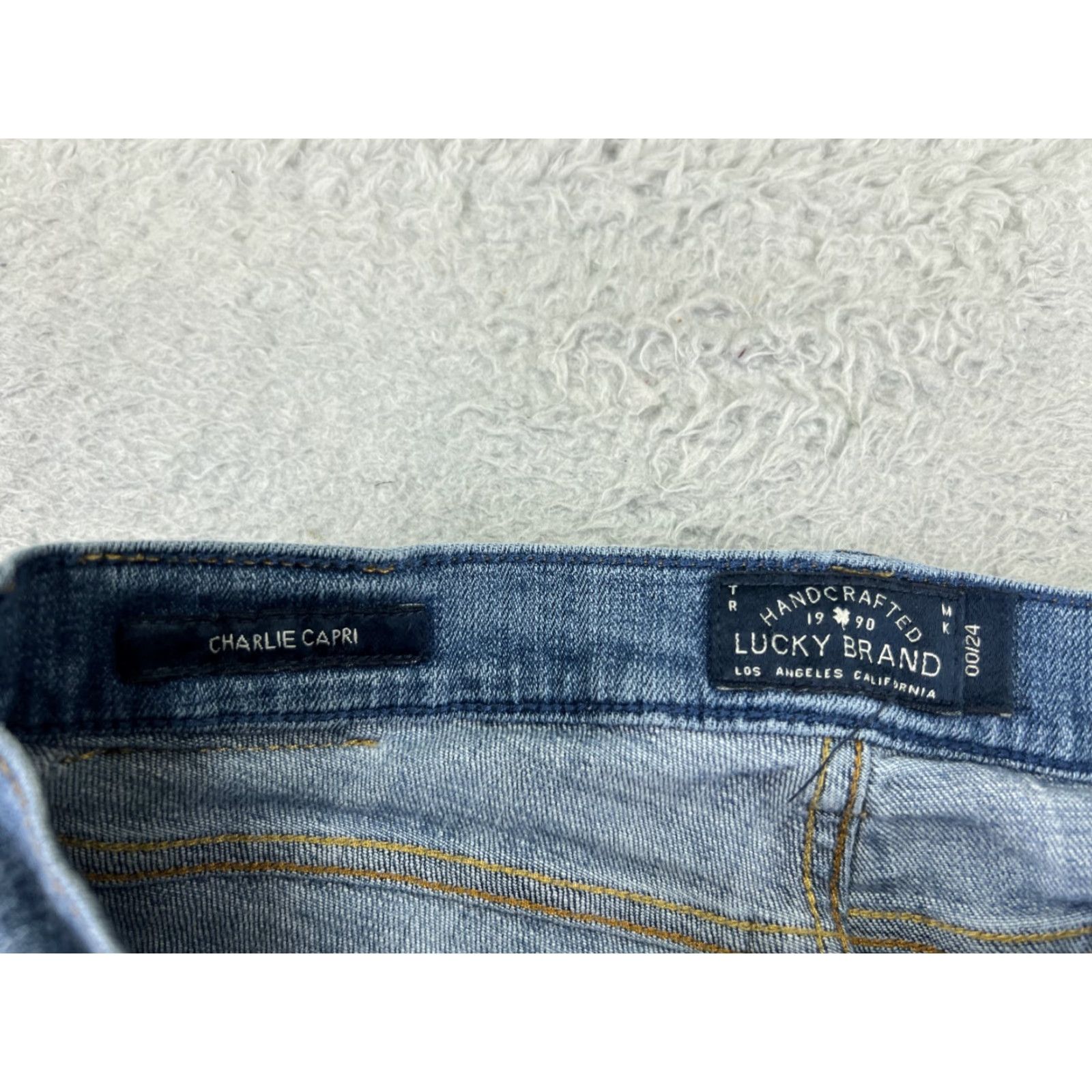 Lucky Brand Lucky Brand Jeans Charlie Skinny 00 Blue Denim Capri Distressed Womens Regular 5-Pocket Cotton Denim Shirt? Size 24" / US 00 / IT 34 - 6 Thumbnail