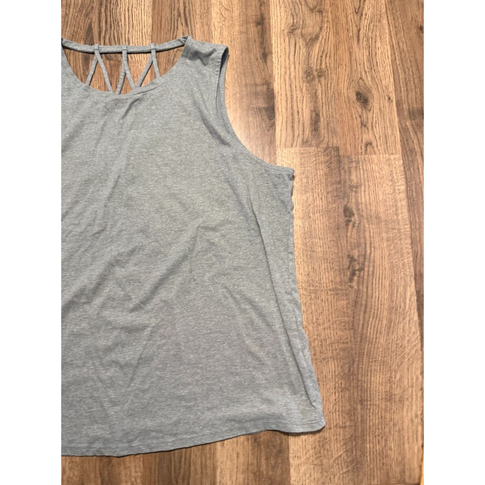Vintage **Women's Size Medium 24/7 Maurices Green Tank Top Criss-cross Details** User: Women's Size Medium 24/7 Maurices Green Tank Top Criss-cross Details Size M / US 6-8 / IT 42-44 - 3 Thumbnail