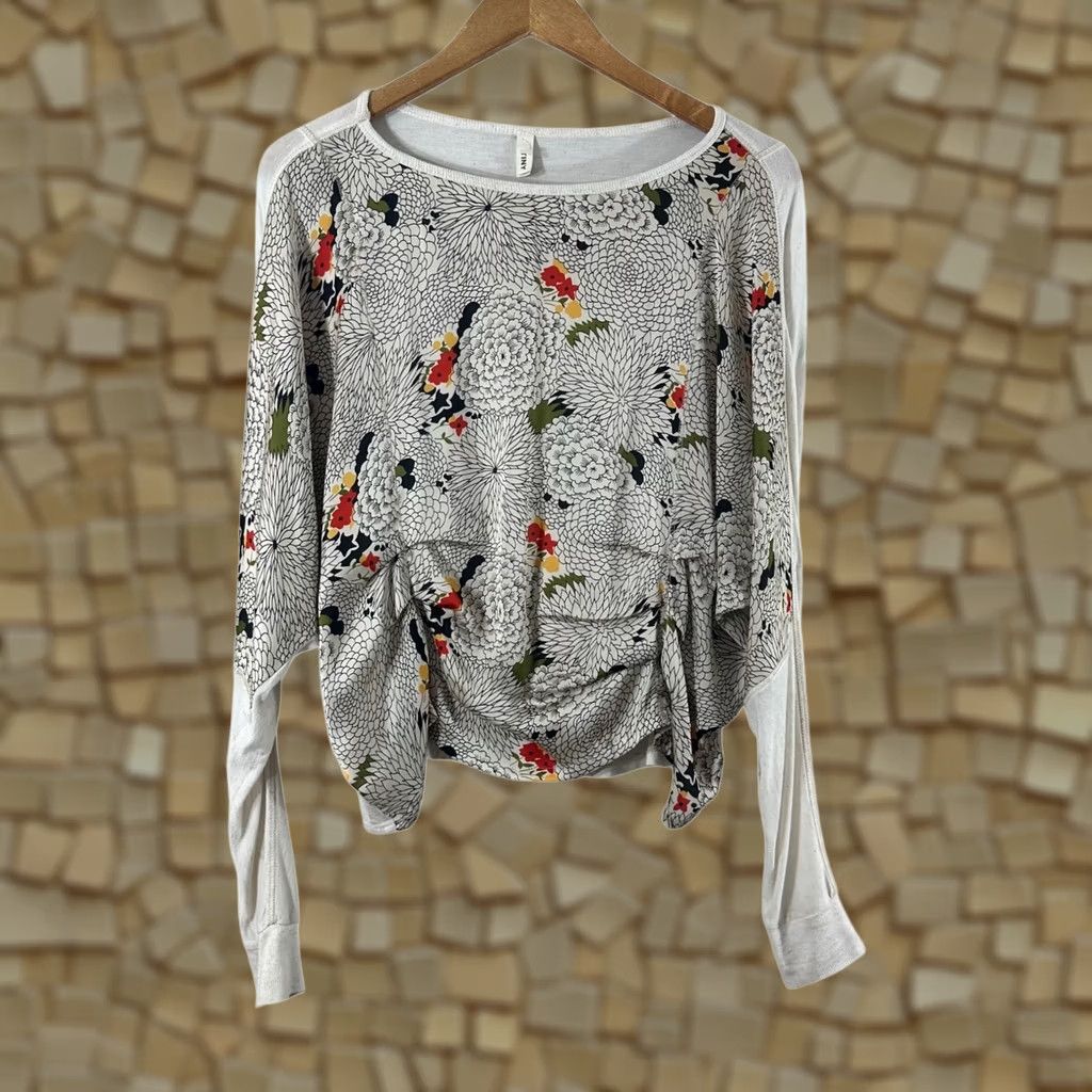 Anthropologie Tiny Anthropologie Floral Batwing Ruched Front Long Sleeve Top White S Size S / US 4 / IT 40 - 1 Thumbnail