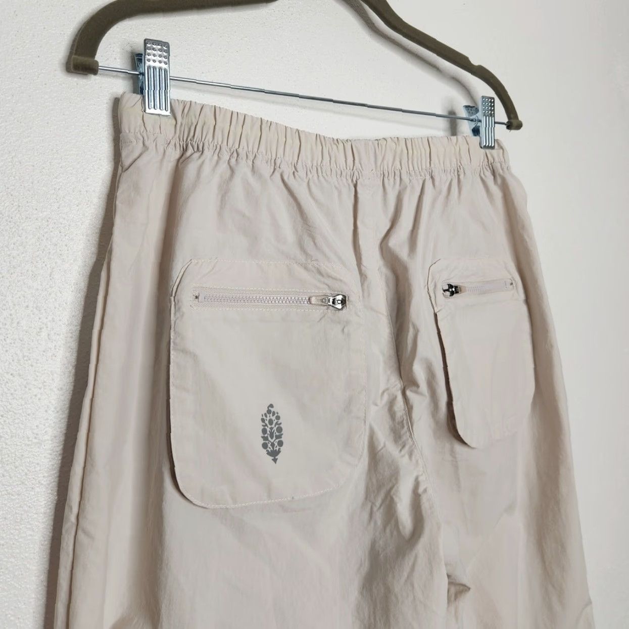 Free People NWT Free People Movement Fly By Night Embroidered Ivory Cargo Pants XS Women's Track Pants NWT Free People Movement Ivory Cargo Pants XS Women Size 26" / US 2 / IT 38 - 7 Thumbnail