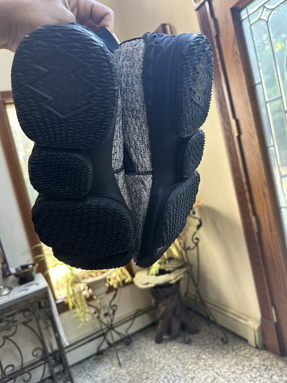 Kith × Nike Kith x LeBron Lifestyle 15 'Concrete' Size US 12 / EU 45 - 6 Thumbnail