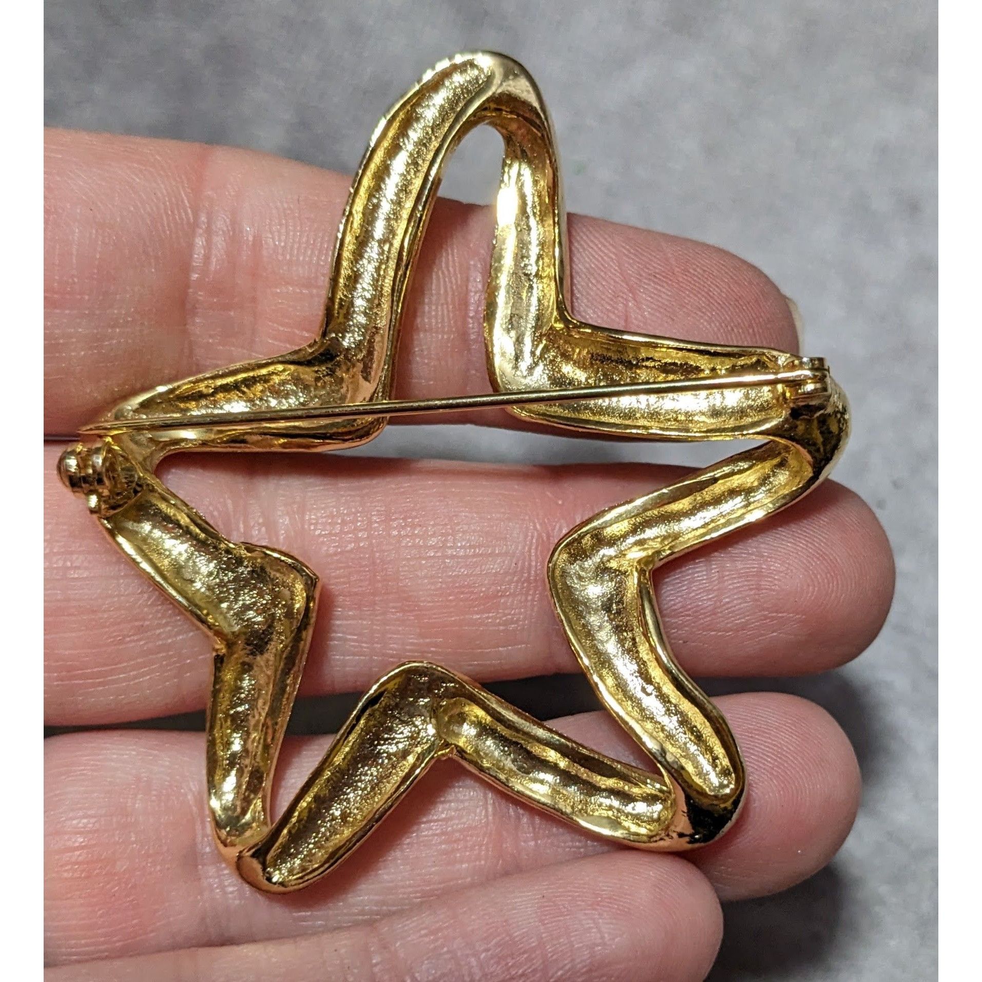 Other Vintage 60s Gold Tone Stylized Open Star Brooch Size ONE SIZE - 6 Thumbnail