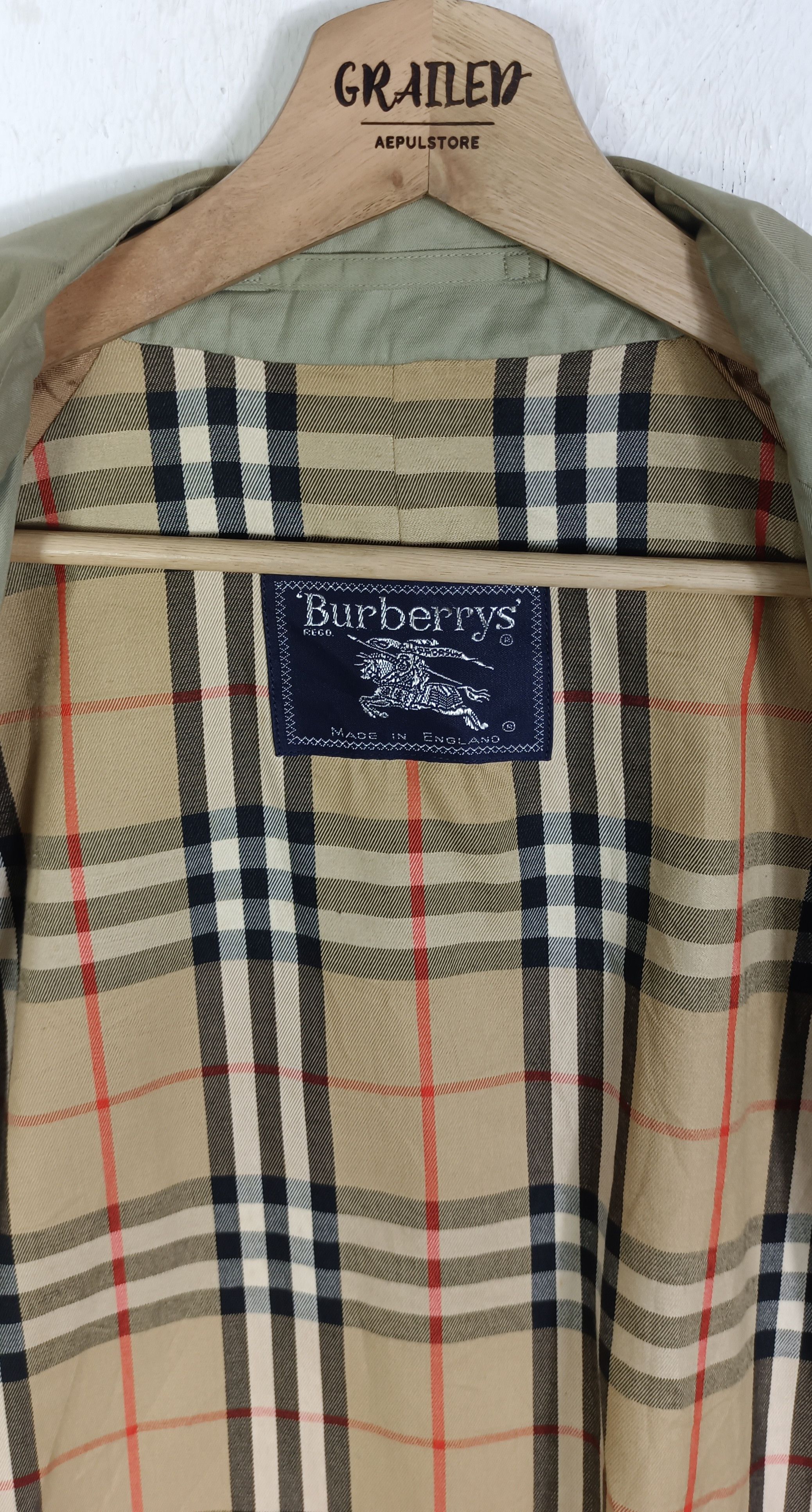 Burberry Vintage Burberrys London Nova Check 46 Short C95B Size US L / EU 52-54 / 3 - 11 Thumbnail