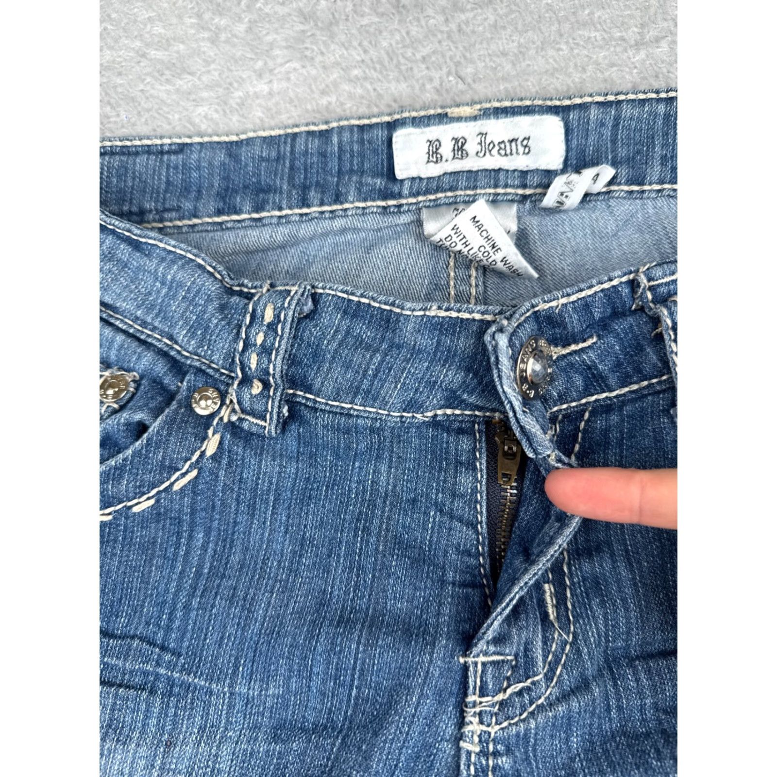 Vintage B.B Jeans Juniors 9 Blue Denim Capri Pants Low Rise Embroidered Zipper 30x16 Womens Size 30" / US 8 / IT 44 - 5 Thumbnail