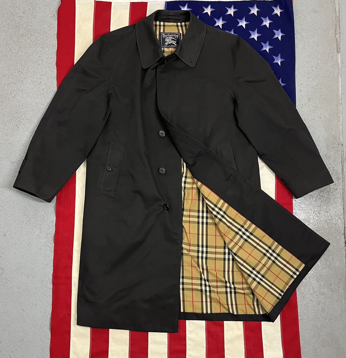 Burberry Classic Burberrys Coat with Nova Check Size US L / EU 52-54 / 3 - 1 Thumbnail