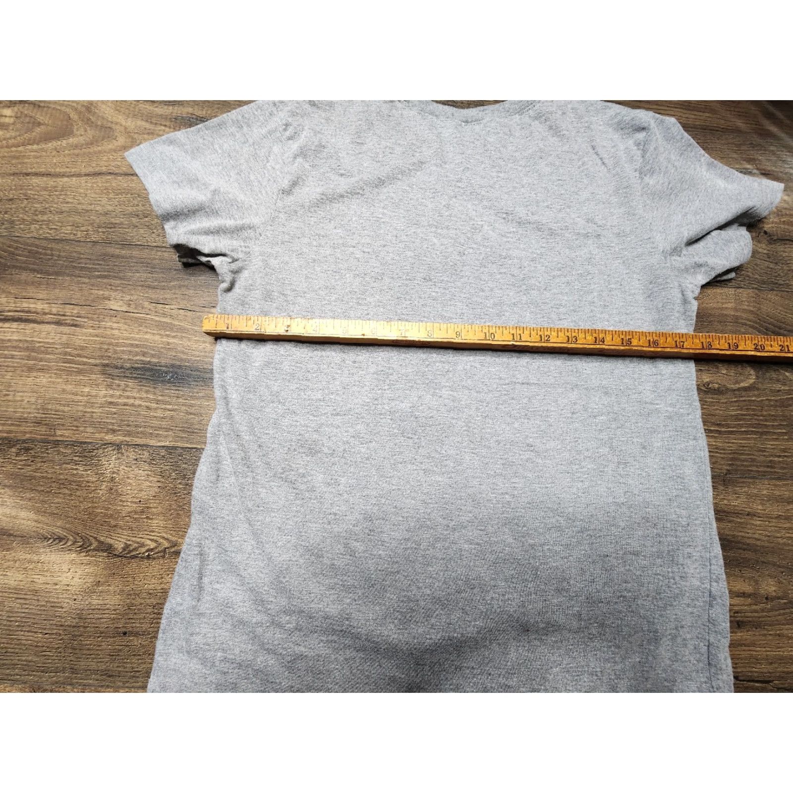 Vintage Taylor Swift T Shirt Womens L Gray Rep Graphic Concert Tee Distressed Shirt Womens L Gray Rep Graphic Concert Tee Distressed Size L / US 10 / IT 46 - 5 Thumbnail