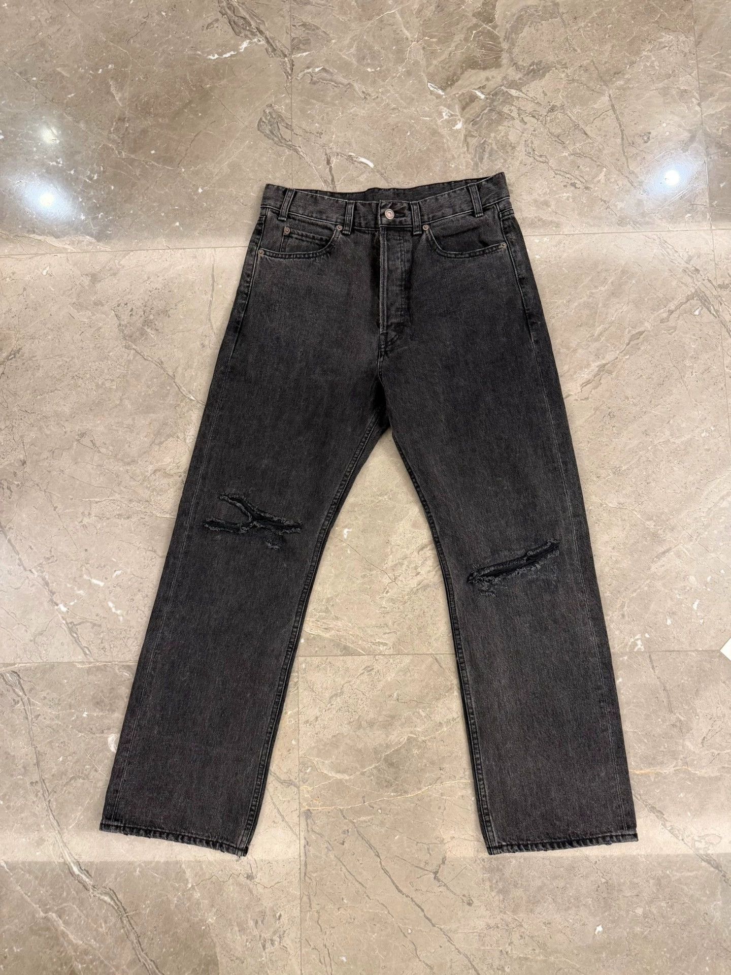 Celine Celine 21FW Knights Castle Smoky Gray Distressed Jeans 30 Size 30" / US 8 / IT 44 - 1 Thumbnail
