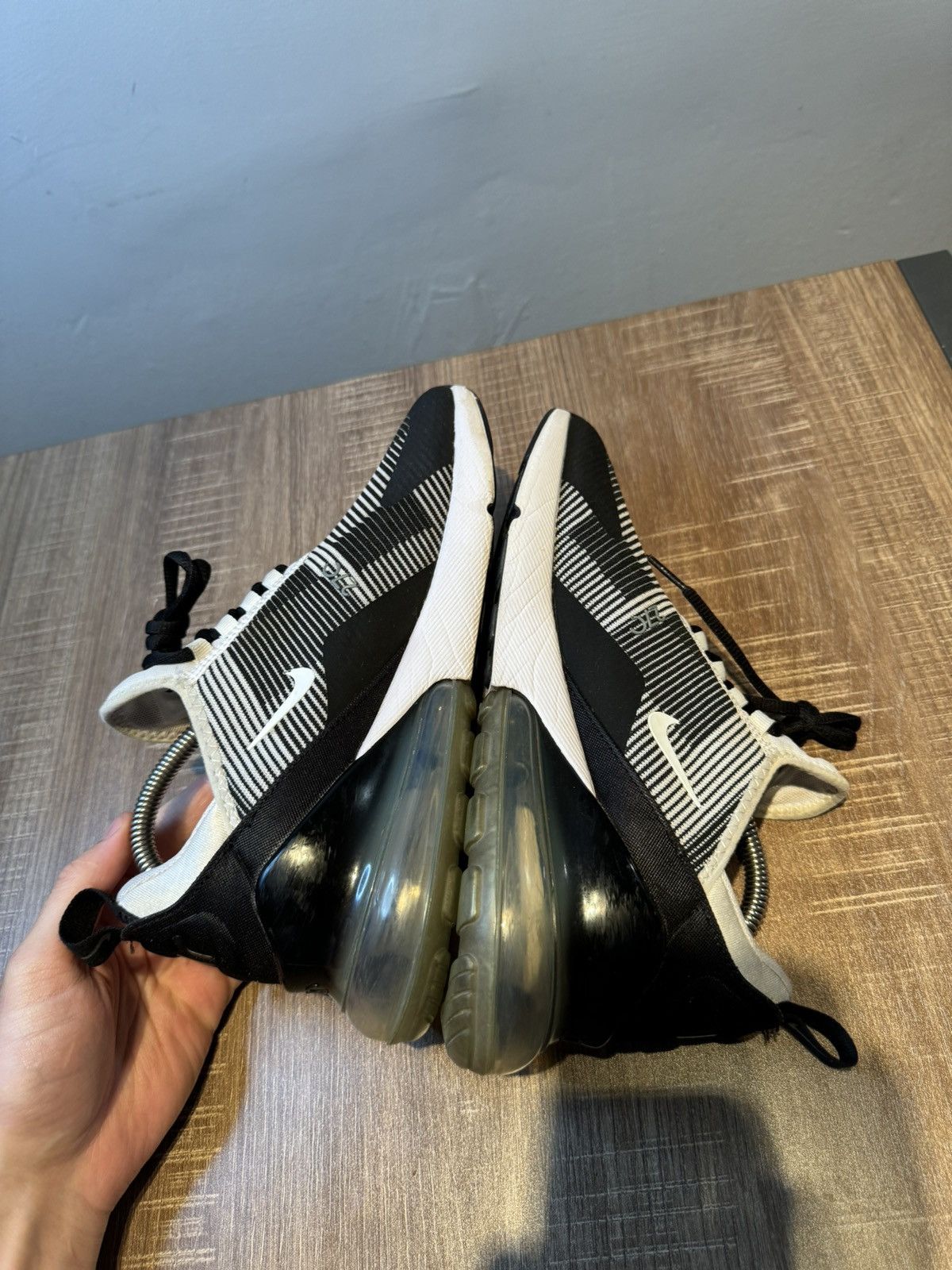 Nike Nike Air Max 270 Sneakers Oreo Low Top 7Y / Women’s Size 8.5 Size US 7 / EU 40 - 5 Thumbnail