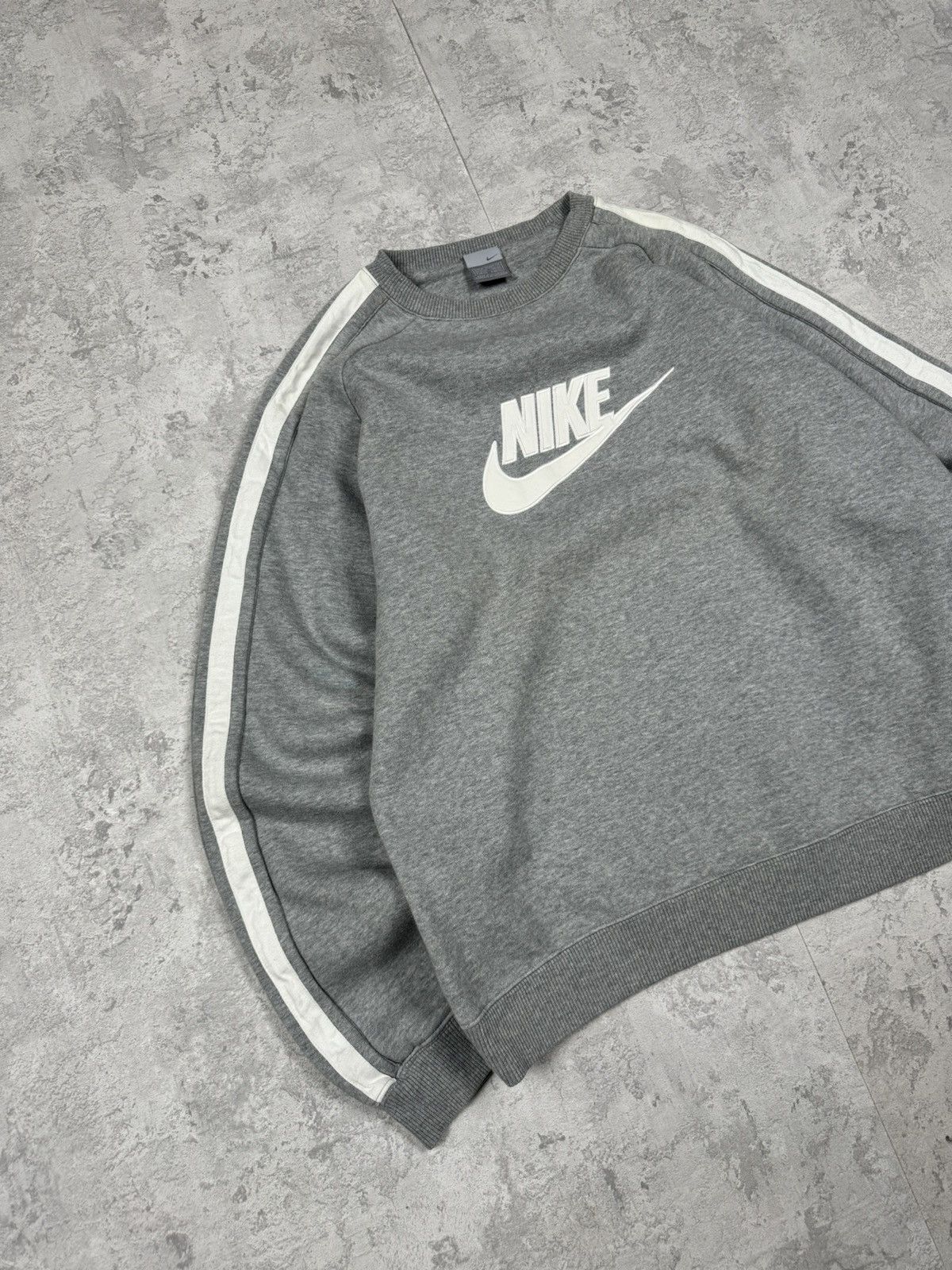 Nike Vintage Nike Y2K Sweatshirt Big Logo Size M Size US M / EU 48-50 / 2 - 2 Thumbnail