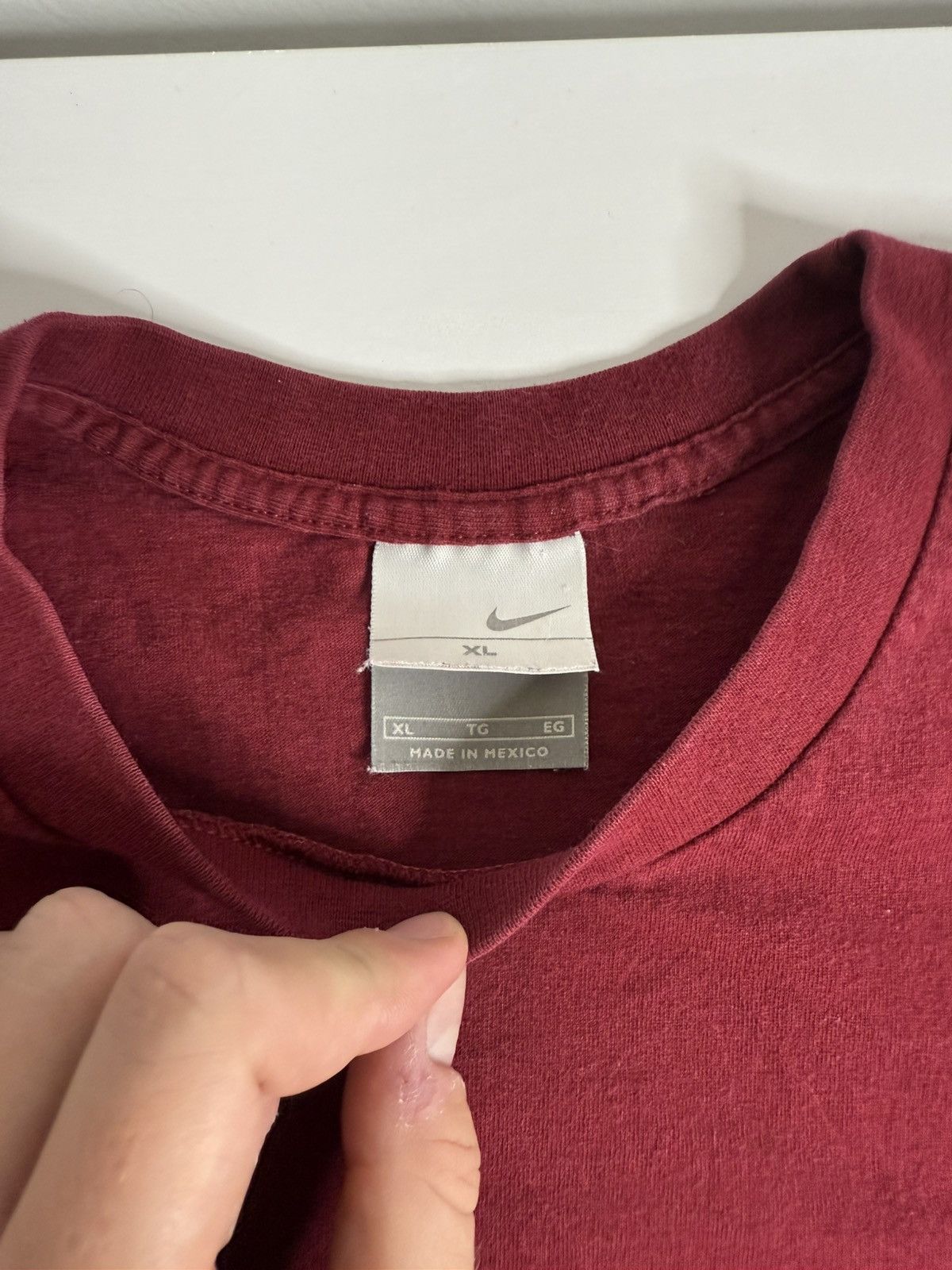 Vintage VINTAGE Nike Y2K Micro Logo Tee "Red" (XL) *PREOWNED* Size US XL / EU 56 / 4 - 6 Thumbnail