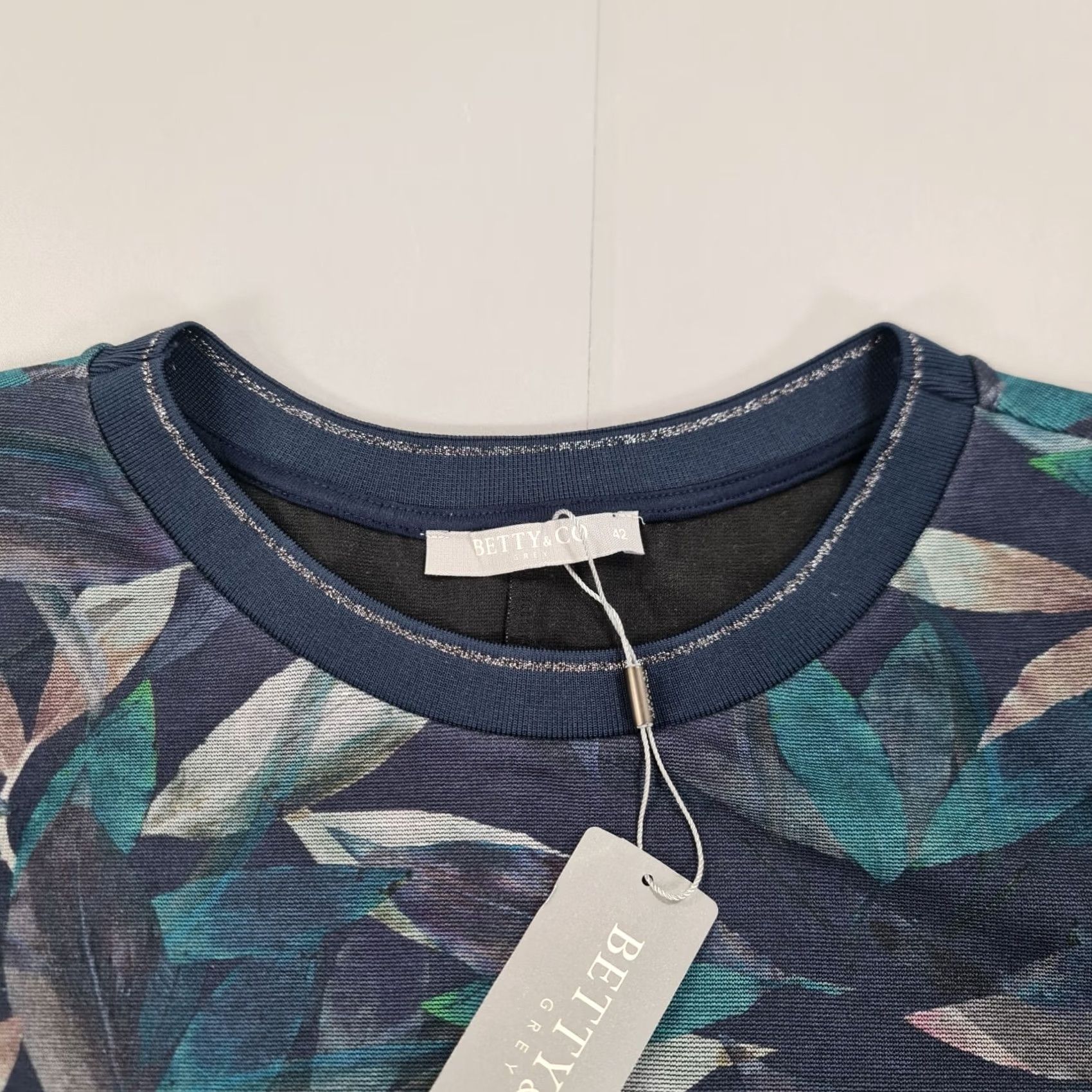 CO Betty & Co Womens Dress Navy Blue Leaf Print 3/4 Sleeve Knee Length 16 UK Casual Cocktail Party/Comm union Mens Womens Girls Size XXL / US 16-18 / IT 52-54 - 2 Thumbnail