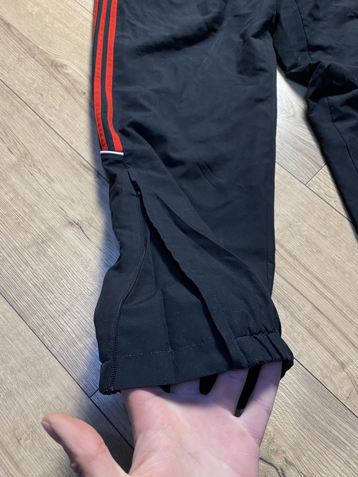 Adidas Vintage Liverpool FC Adidas Football Sweatpants sz L Size US 34 / EU 50 - 3 Thumbnail