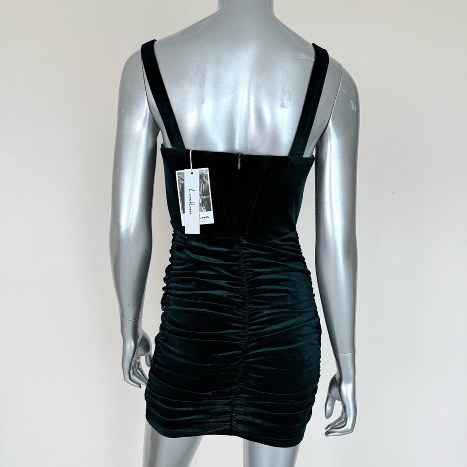 Other NWT!!! Luxe Dress green velvet dress size M Size M / US 6-8 / IT 42-44 - 4 Thumbnail