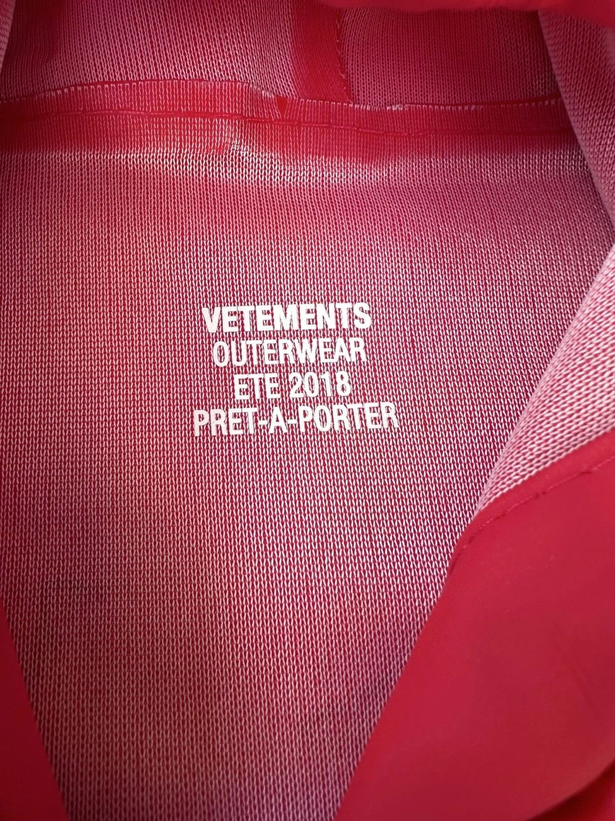 Vetements Red Raincoat Size US S / EU 44-46 / 1 - 3 Thumbnail