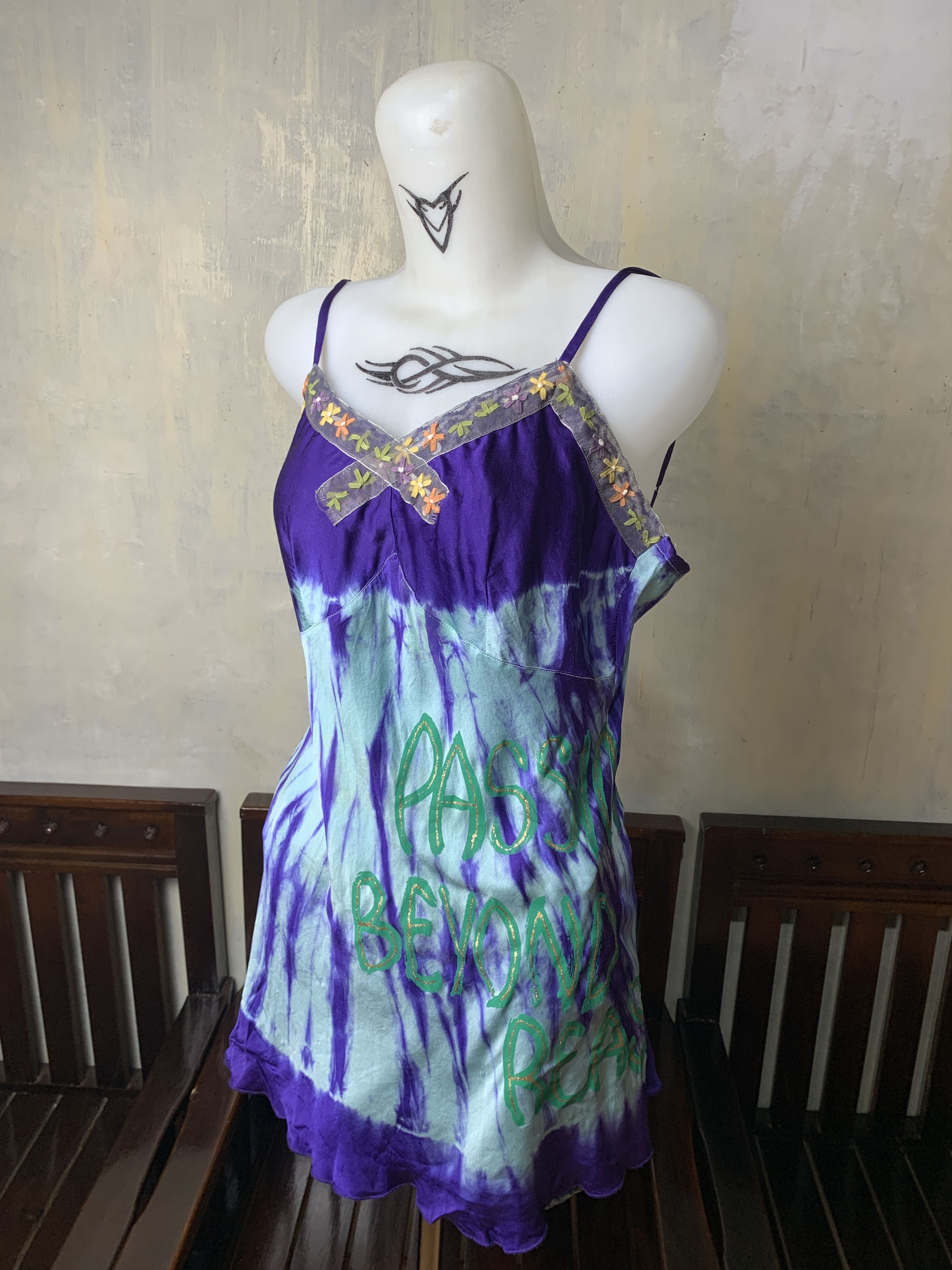 Guess 2000s Guess LA Tie Dye Quotes Cami Top (M) Size M / US 6-8 / IT 42-44 - 2 Thumbnail