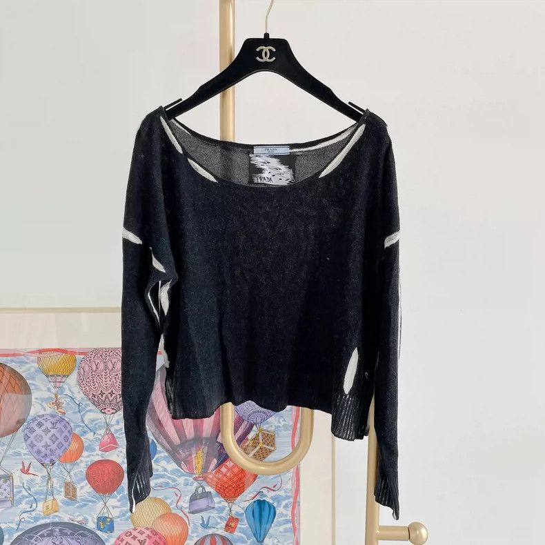 Prada Prada Black cashmere knitted long sleeves Size S / US 4 / IT 40 - 1 Thumbnail