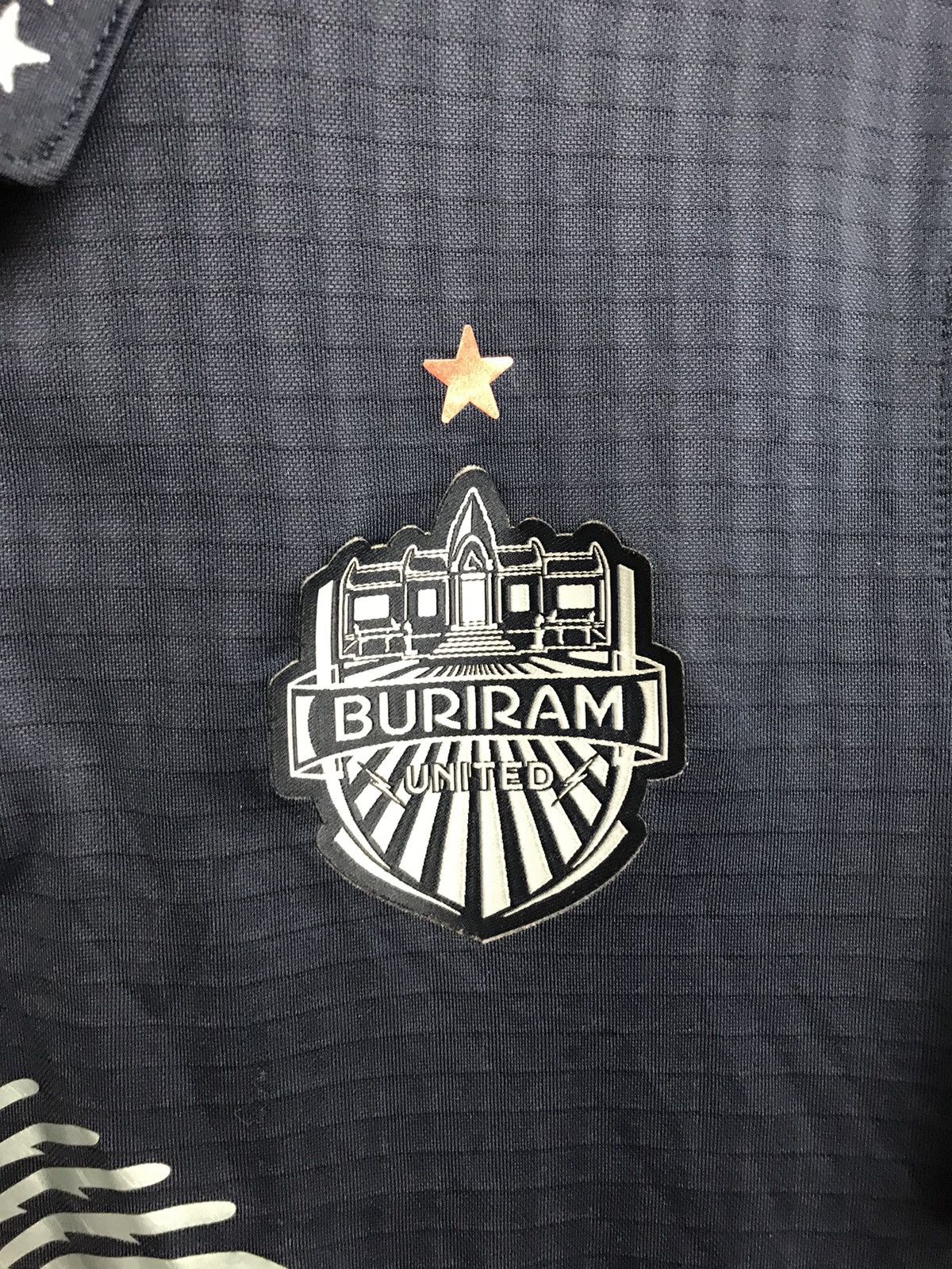 Vintage Buriram streetwear soccer jersey Size US S / EU 44-46 / 1 - 3 Thumbnail