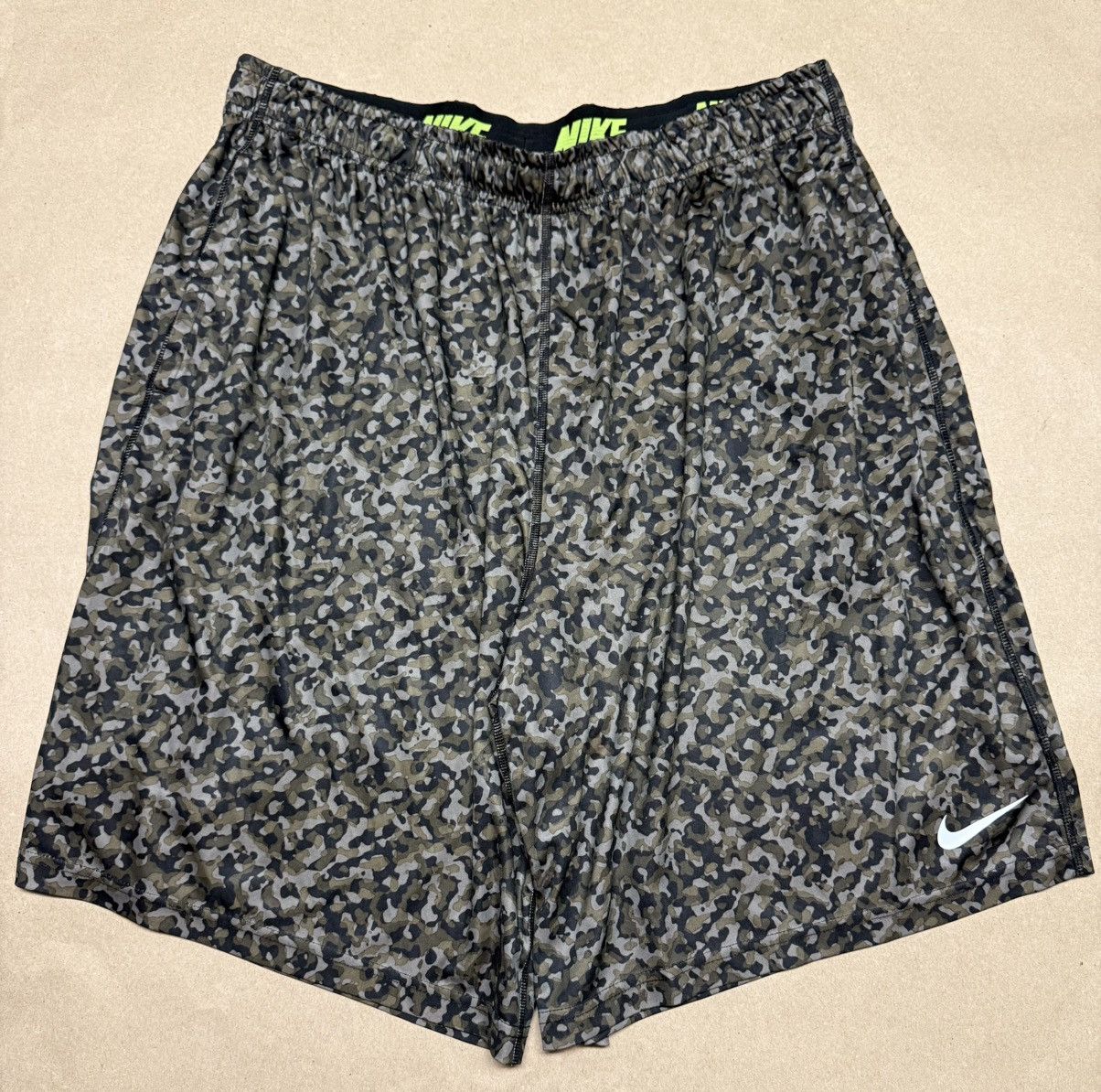 Nike Nike DriFit Basketball Shorts Multi Color size XXL Rare! Size US 40 / EU 56 - 1 Thumbnail