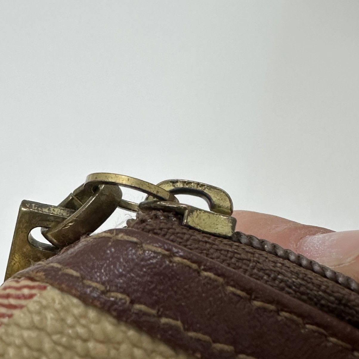 Burberry Vintage Burberry Cosmetic Pouch Bag Size ONE SIZE - 8 Thumbnail