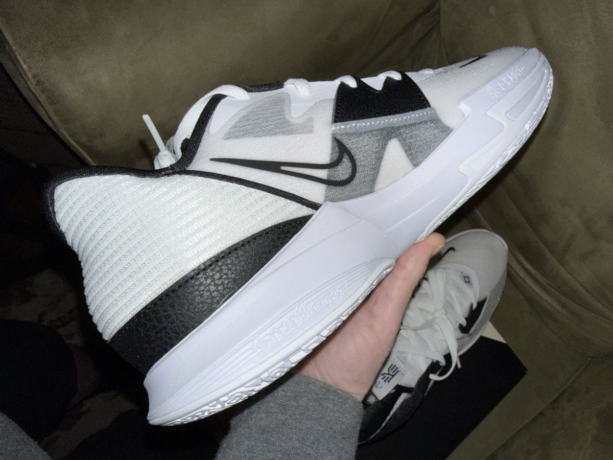 Nike Nike Kyrie 5 TB Promo (players only) “Panda” wht/blk, NEW!! Size US 13 / EU 46 - 12 Thumbnail