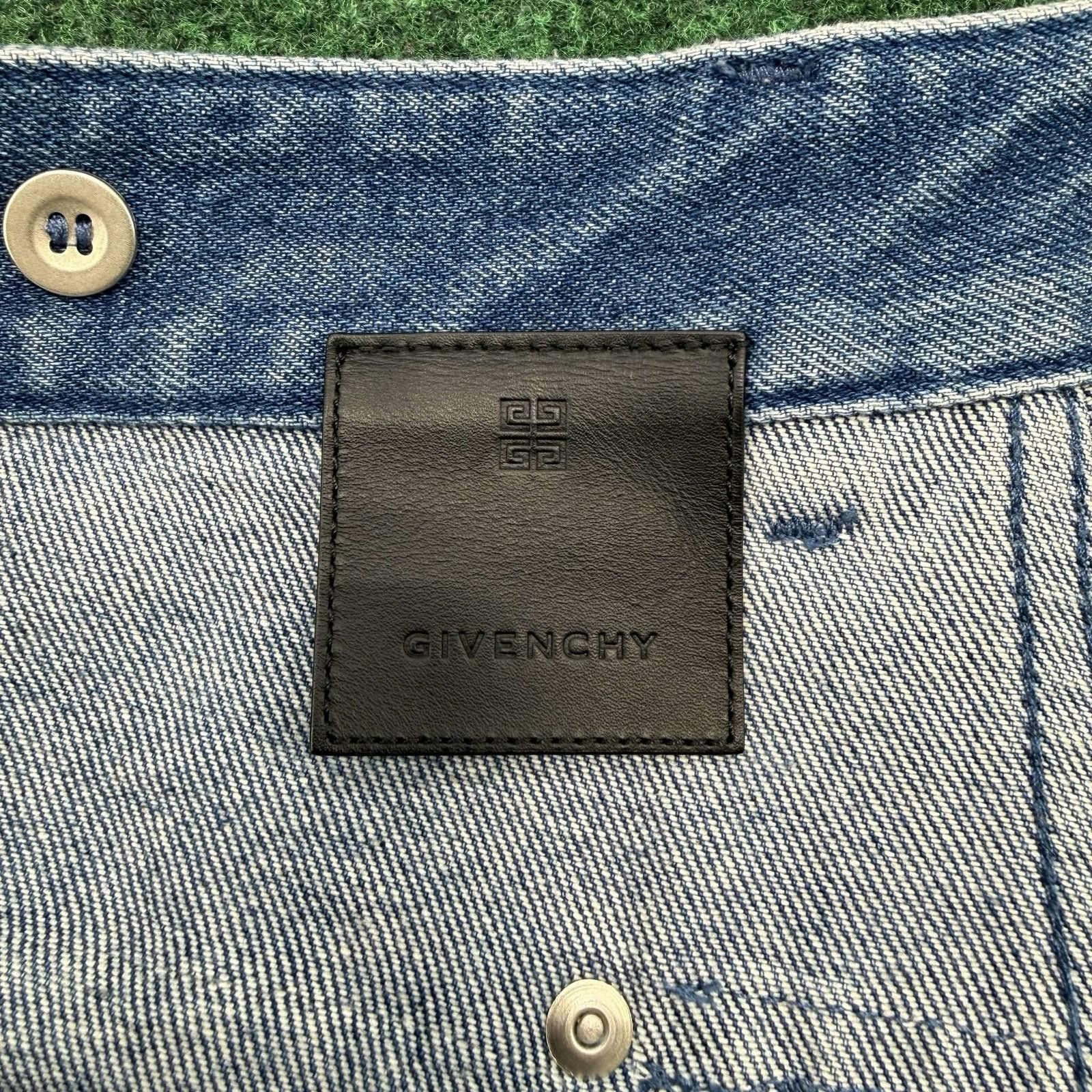 Givenchy Givenchy Multicutted Denim Cargo Shorts 36 Used Size US 36 / EU 52 - 5 Thumbnail