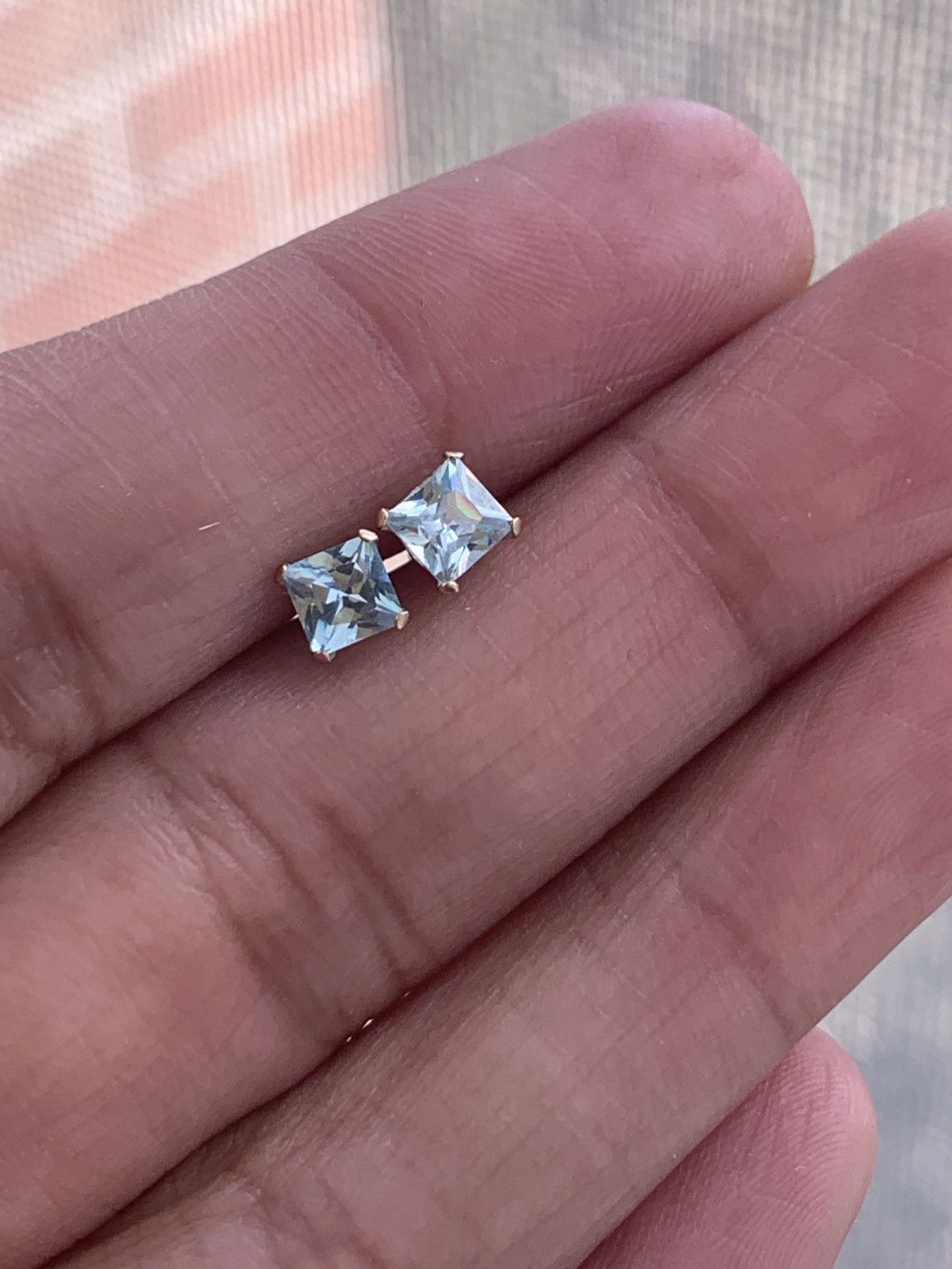 Other 10k Gold blue stone earrings 4mm Size ONE SIZE - 1 Thumbnail