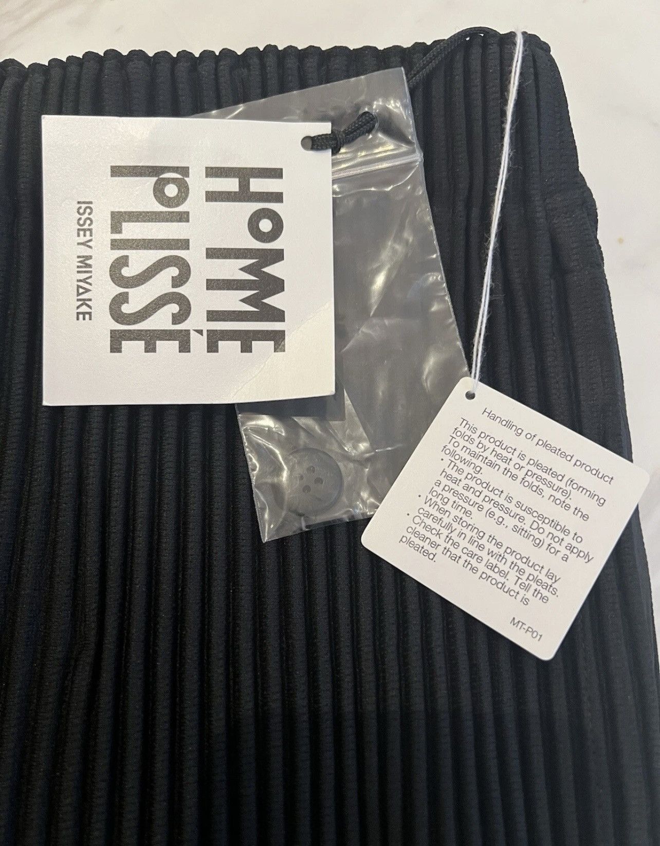 Issey Miyake HOMME PLISSÉ ISSEY MIYAKE Pleated Black 2 Medium ex-display Size US 38 / EU 54 - 9 Thumbnail