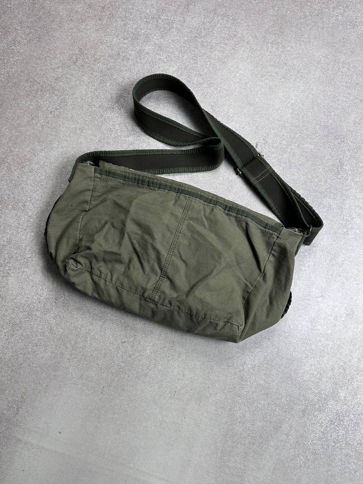 Tommy Hilfiger Vintage 90s Tommy Hilfiger Grunge Y2K Bag Rare Size ONE SIZE - 7 Thumbnail