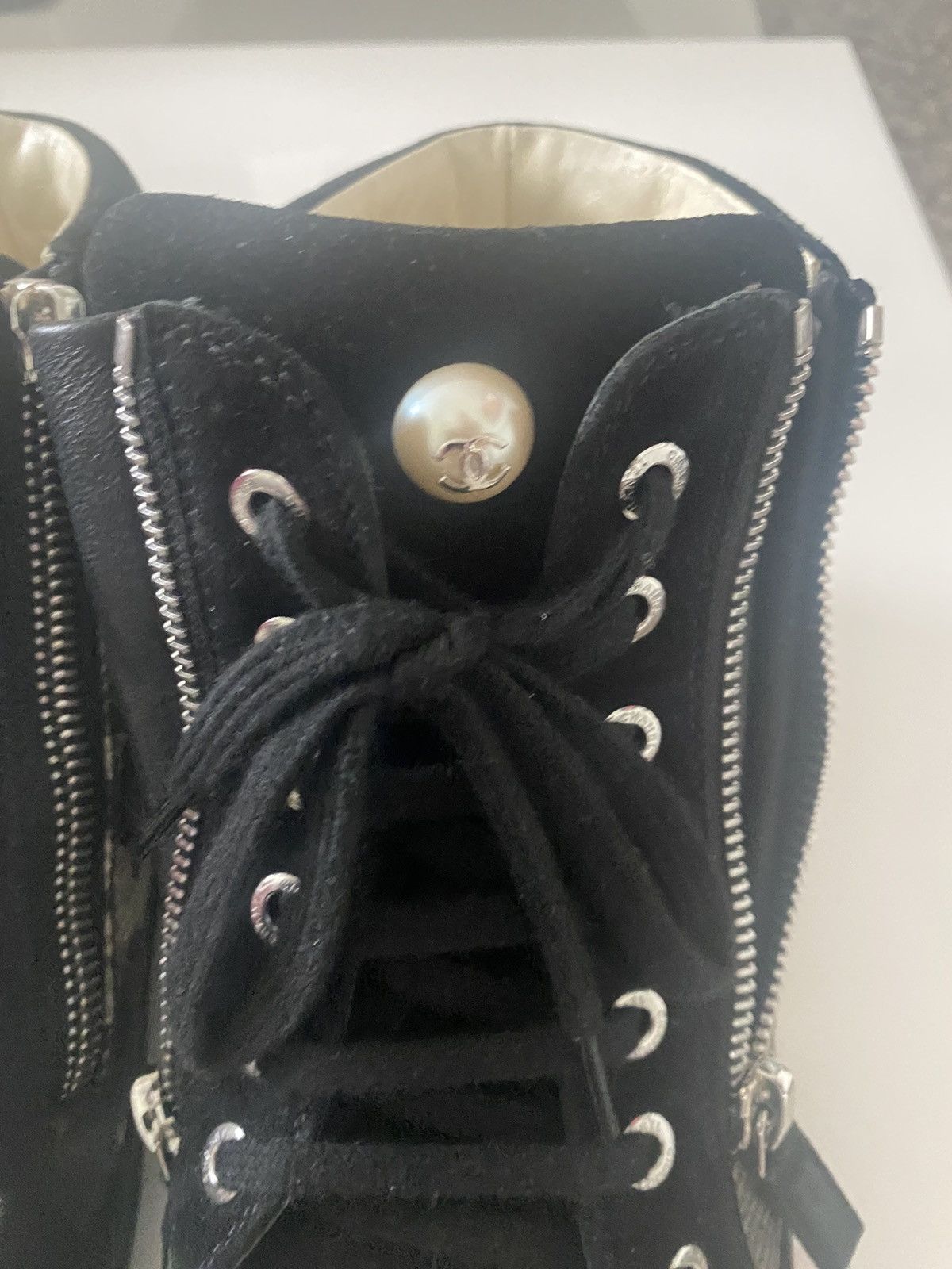 Chanel Authentic 2014 Chanel Interlocking CC Logo Sneakers Size US 7 / IT 37 - 3 Thumbnail