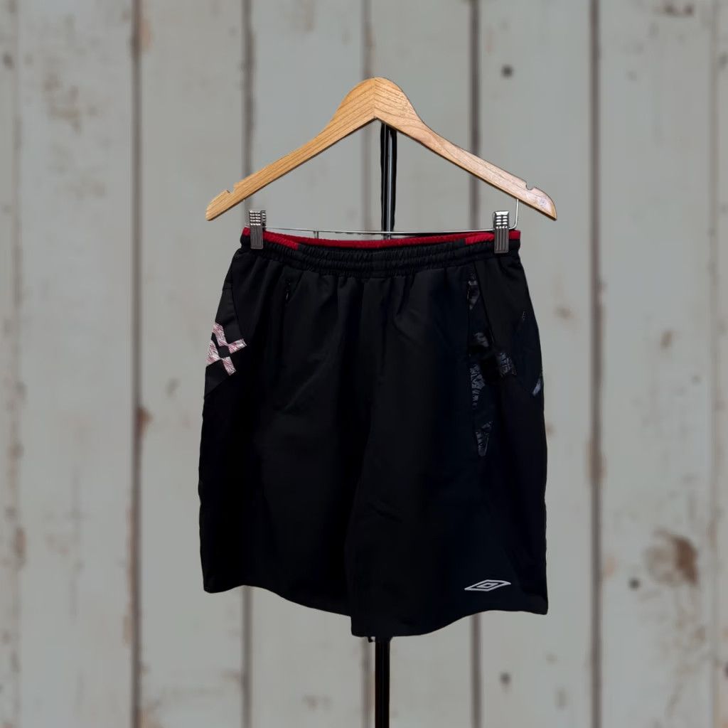 Umbro VINTAGE Umbro Shorts M Black 90s Model SX Rare Retro Hype Y2K Mens Size US 31 - 1 Thumbnail